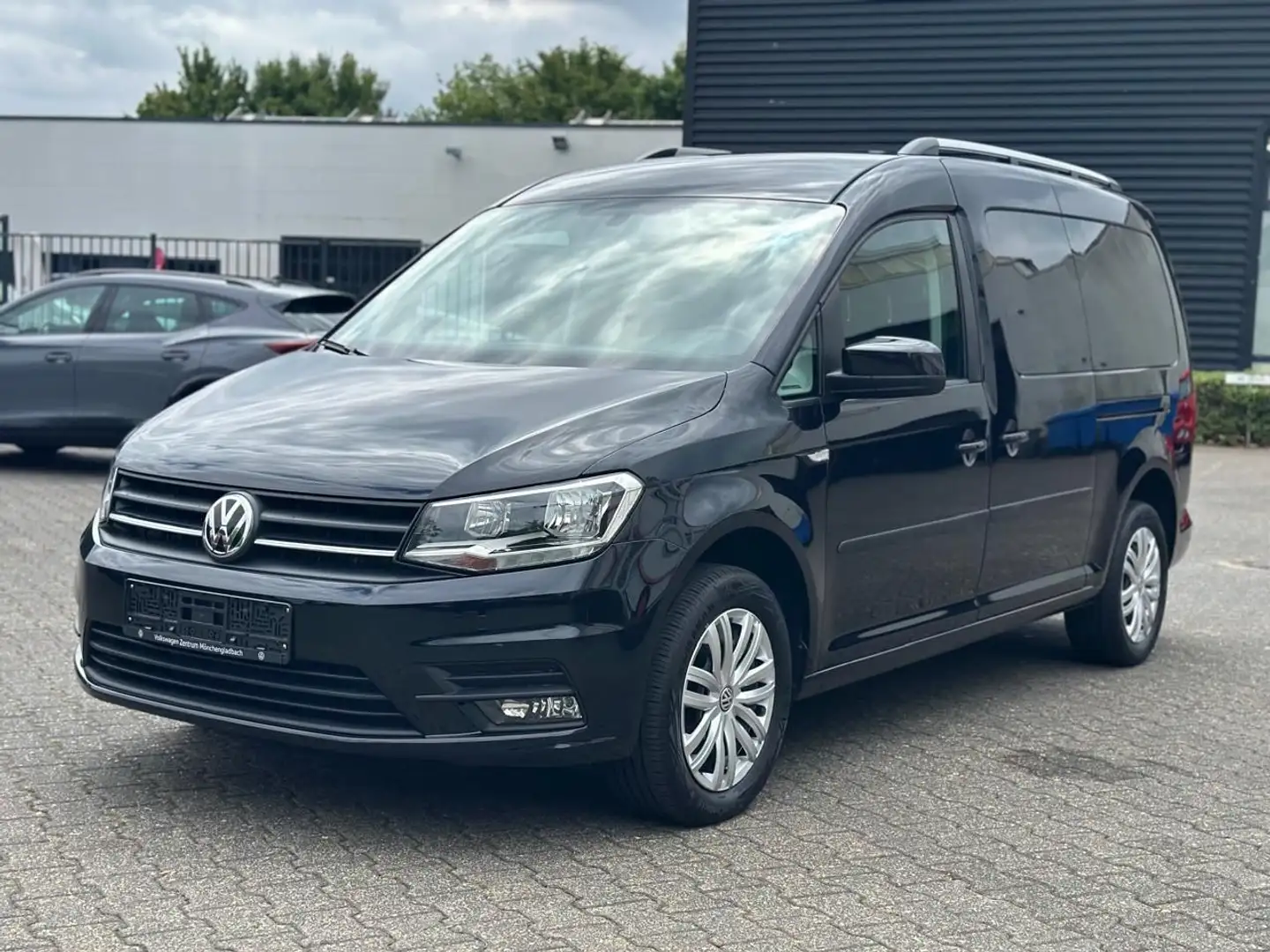 Volkswagen Caddy PKW Maxi Trendline BMT Automatik DSG ACC Zwart - 1