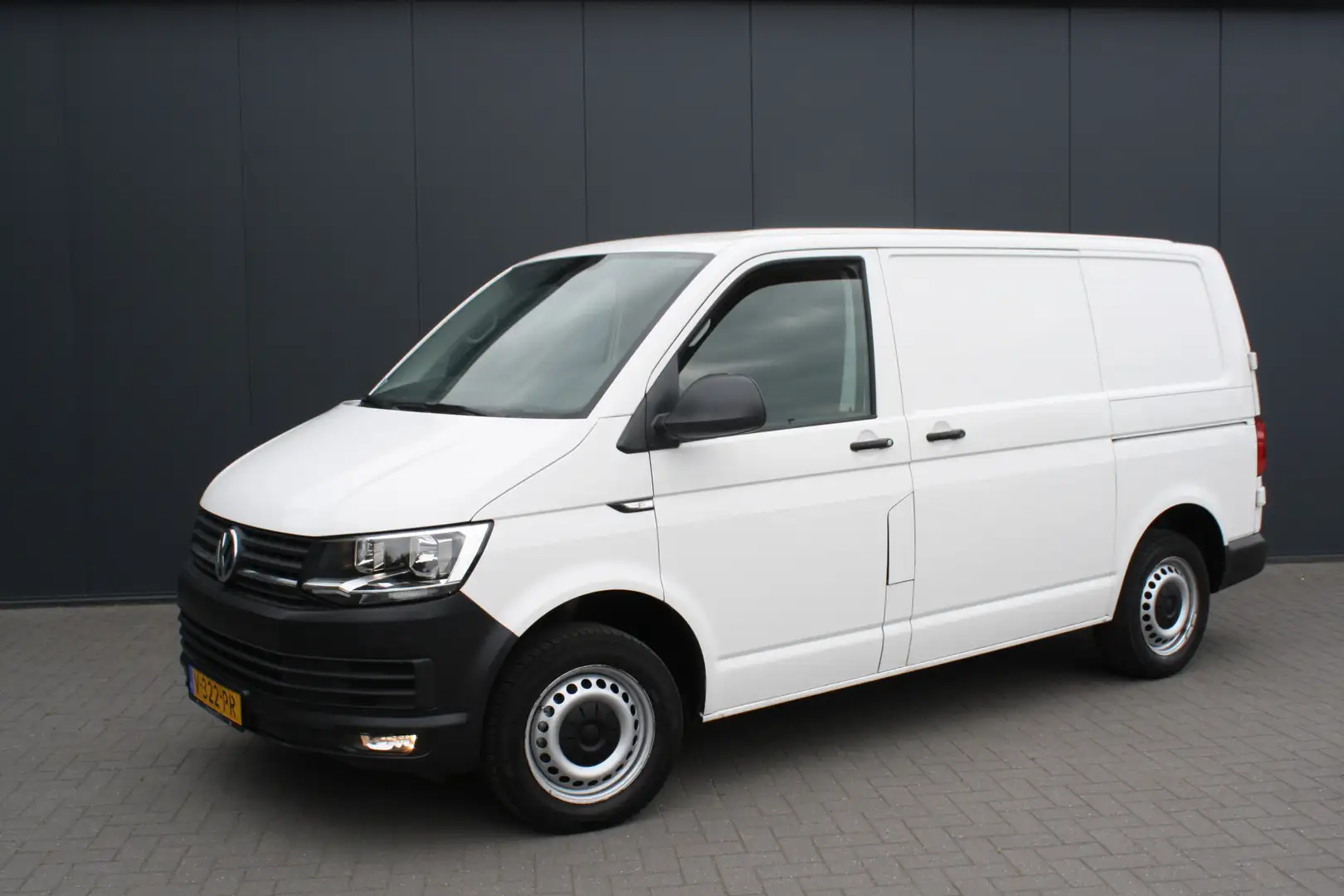 Volkswagen T6 Transporter 2.0 TDI L1H1 150PK EURO 6 Highline - NAVIGATIE - 2 Blanco - 2