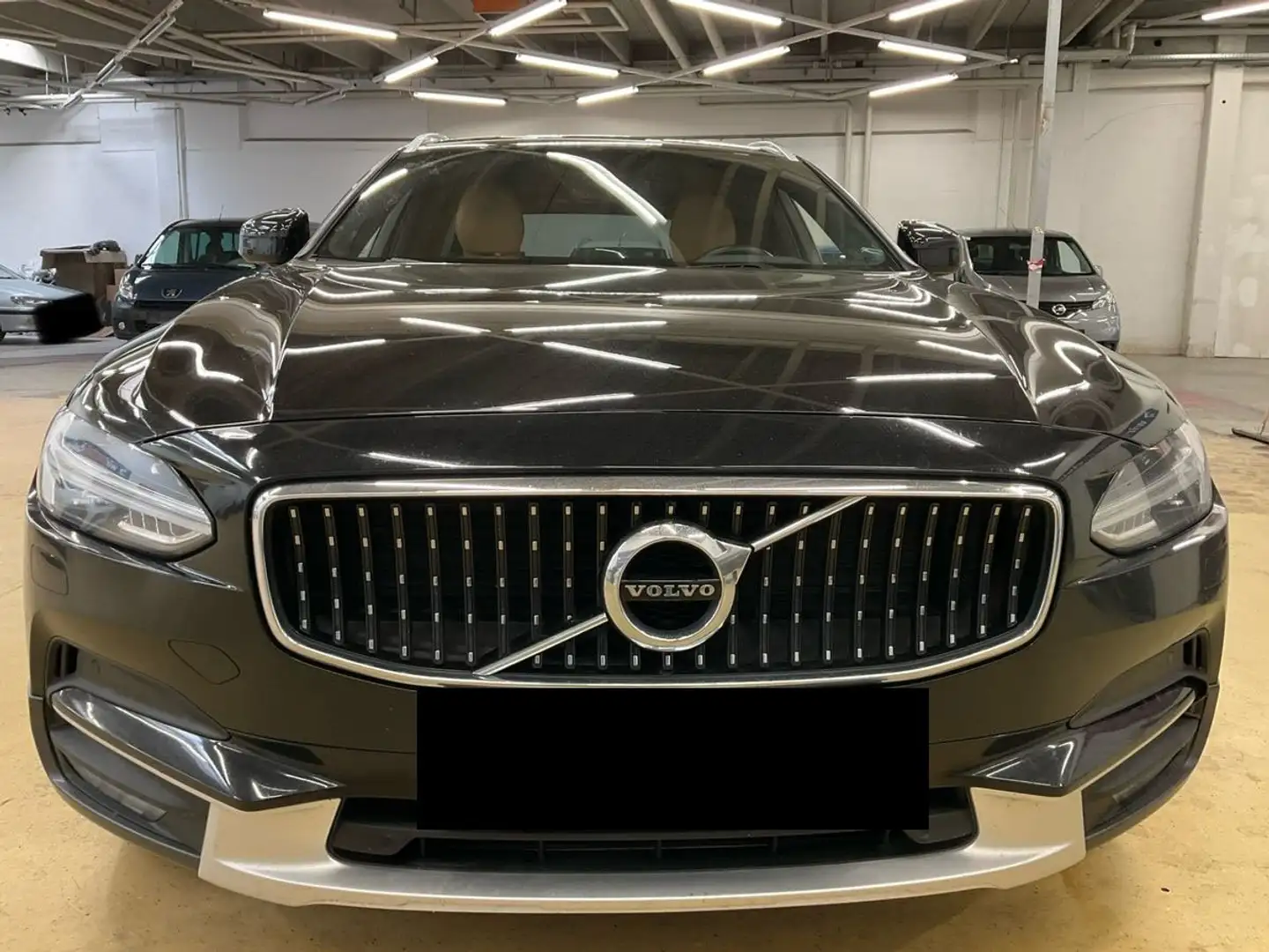 Volvo V90 Cross Country V90 Cross Country 2.0 D4 Pro AWD Zwart - 1