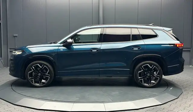 Volkswagen Tayron view 2