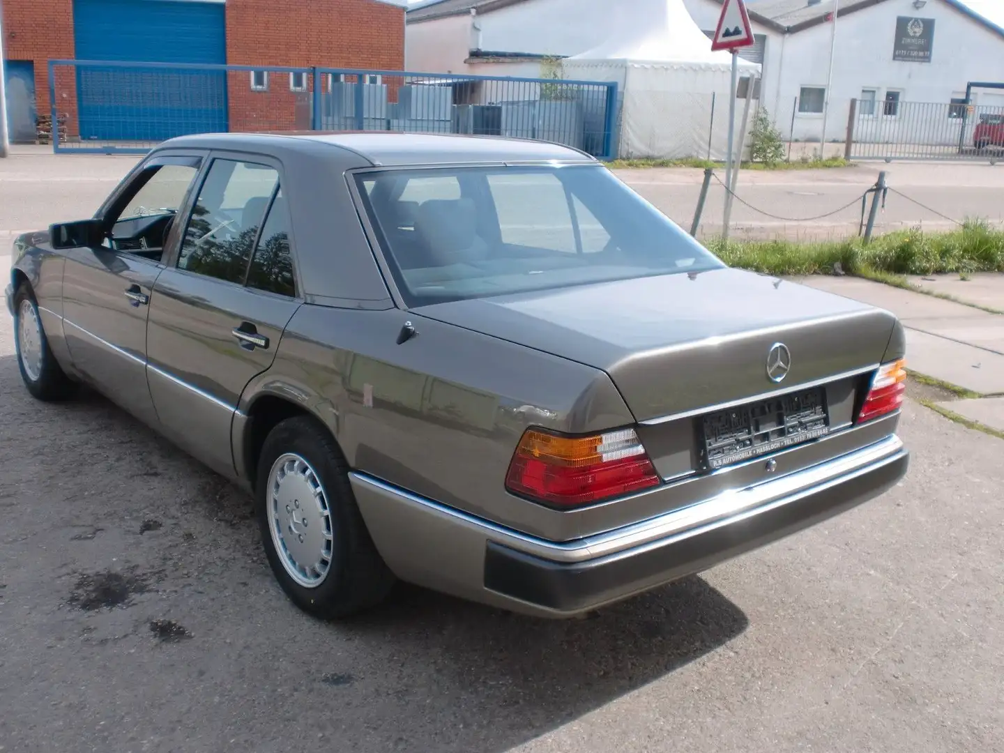 Mercedes-Benz E 230 E,Automatik,H-Zulassung,Sammlerzustand! Grijs - 2