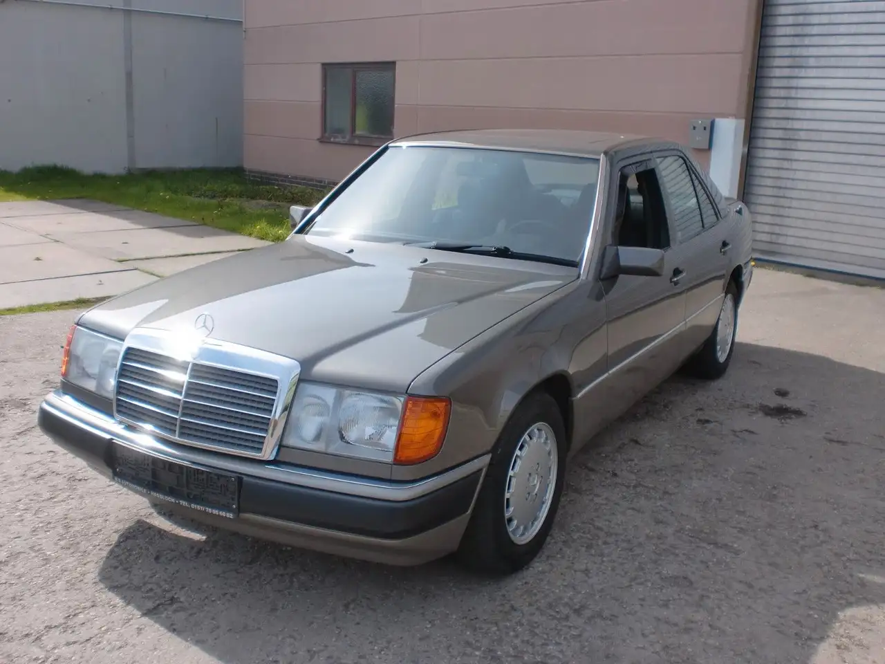 Mercedes-Benz E 230