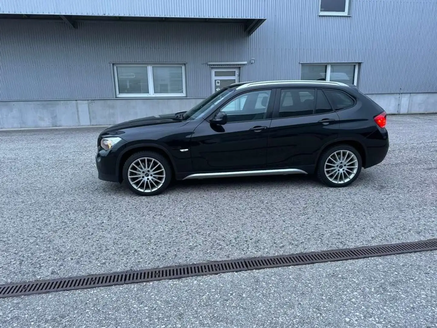 BMW X1 X1 xDrive20d Schwarz - 1