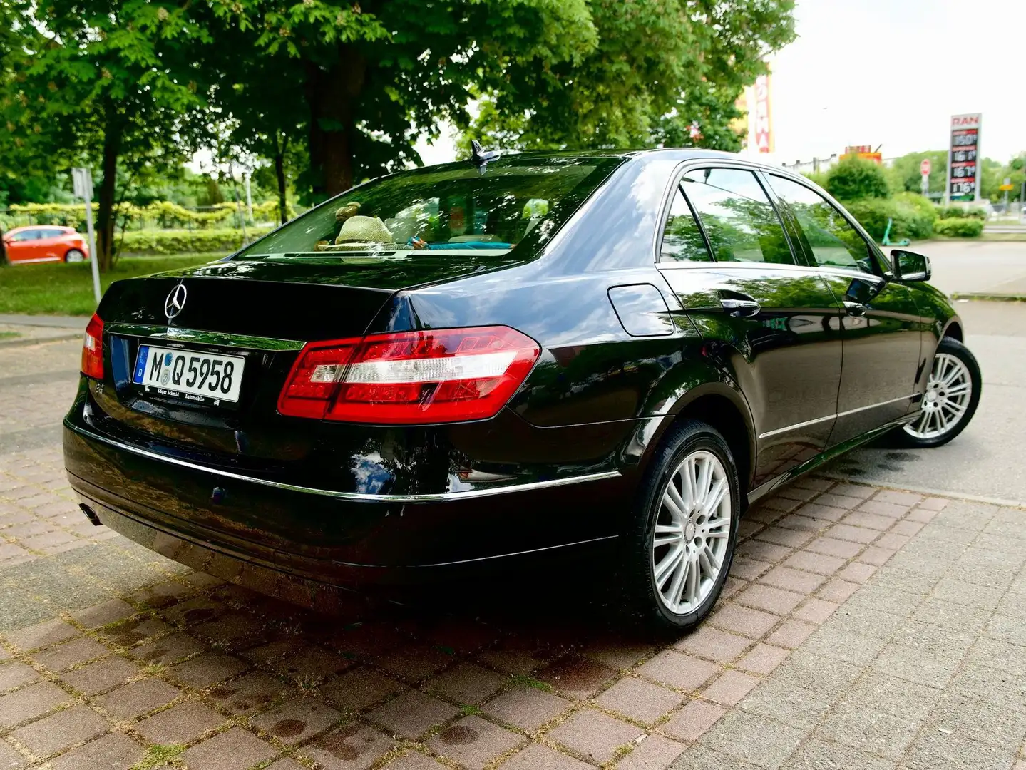Mercedes-Benz E 200 E 200 BlueEFFICIENCY 7G-TRONIC Elegance Noir - 2