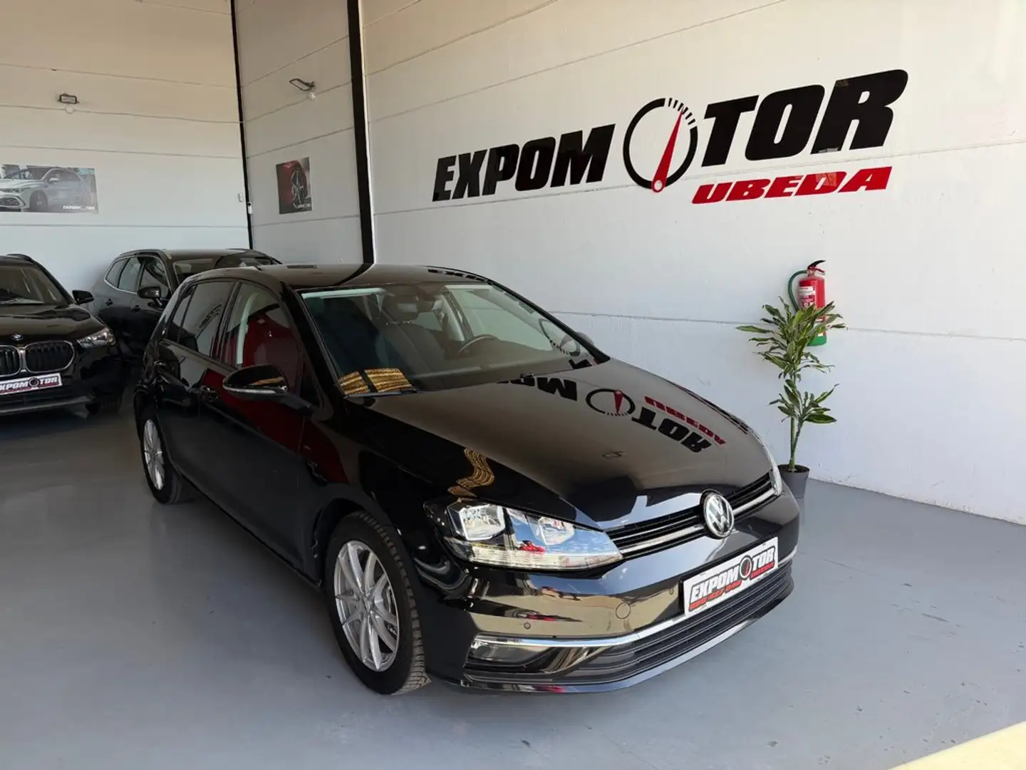 Volkswagen Golf 1.6TDI Advance 85kW Negro - 1