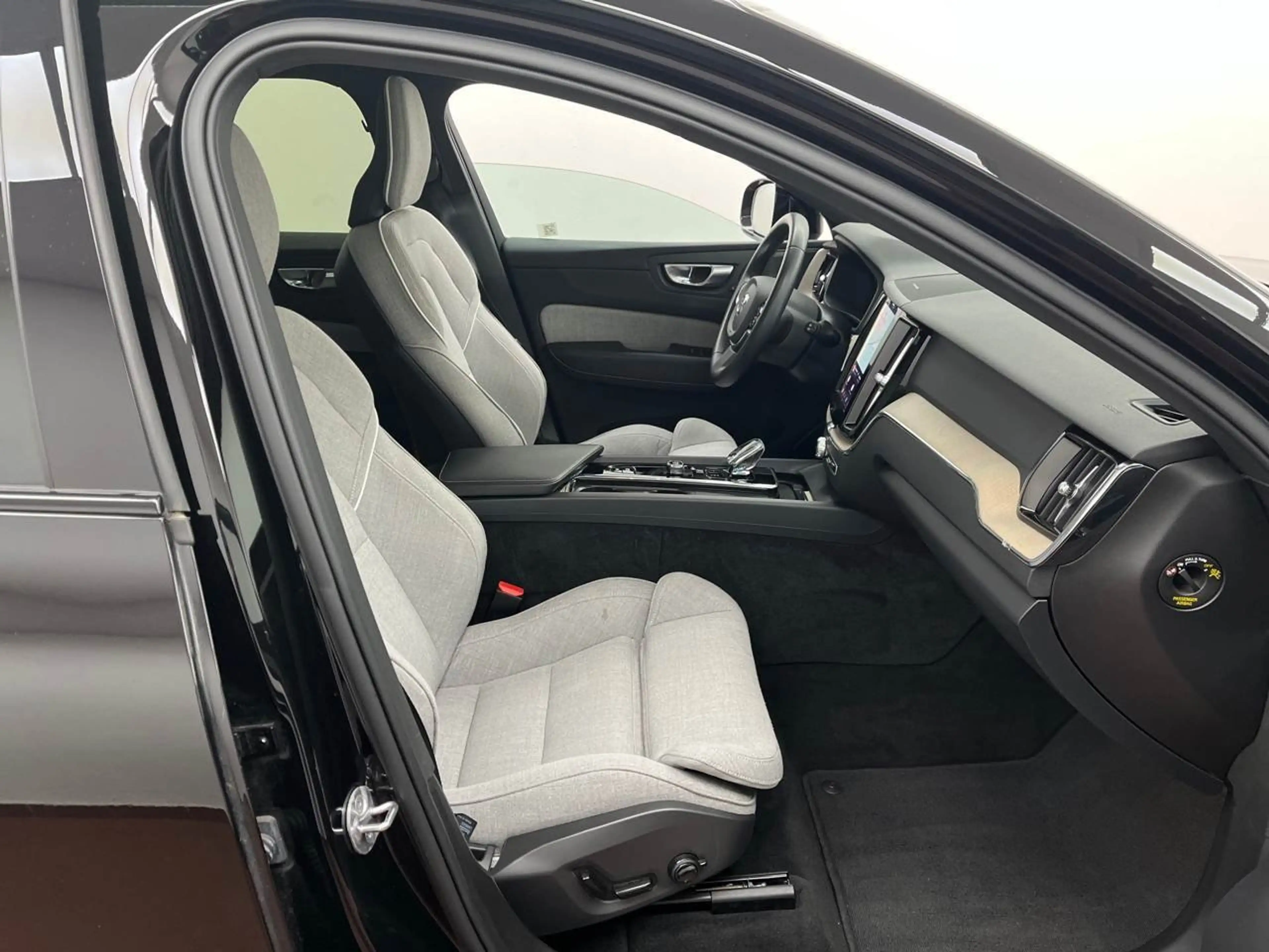 Volvo XC60 XC 60 T6 Twin Engine AWD R Design Plug-In — photo 10