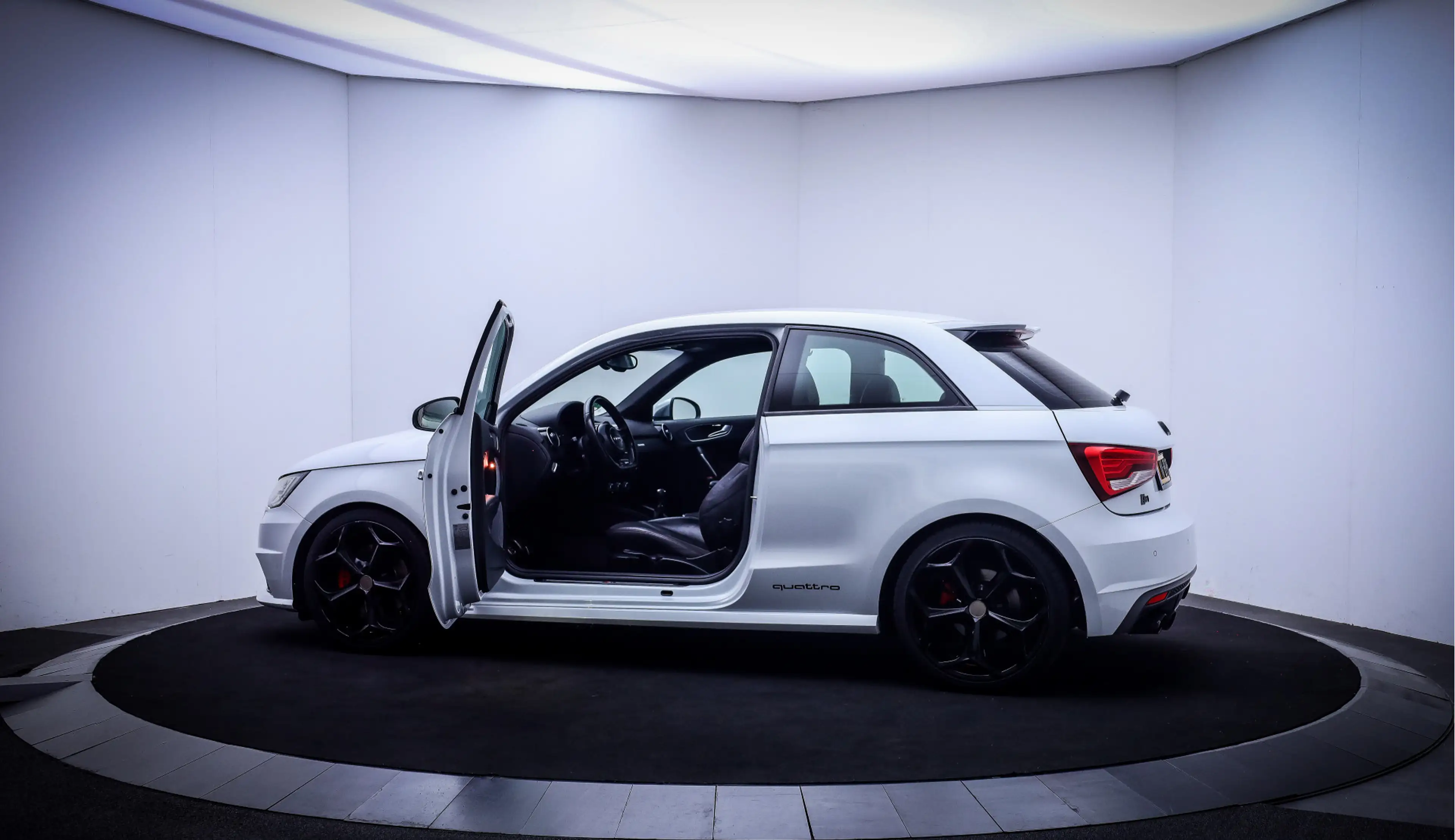 Audi S1 2.0TFSI S1 Quattro Pro Line Plus XENON | NAVI | LE — photo 9