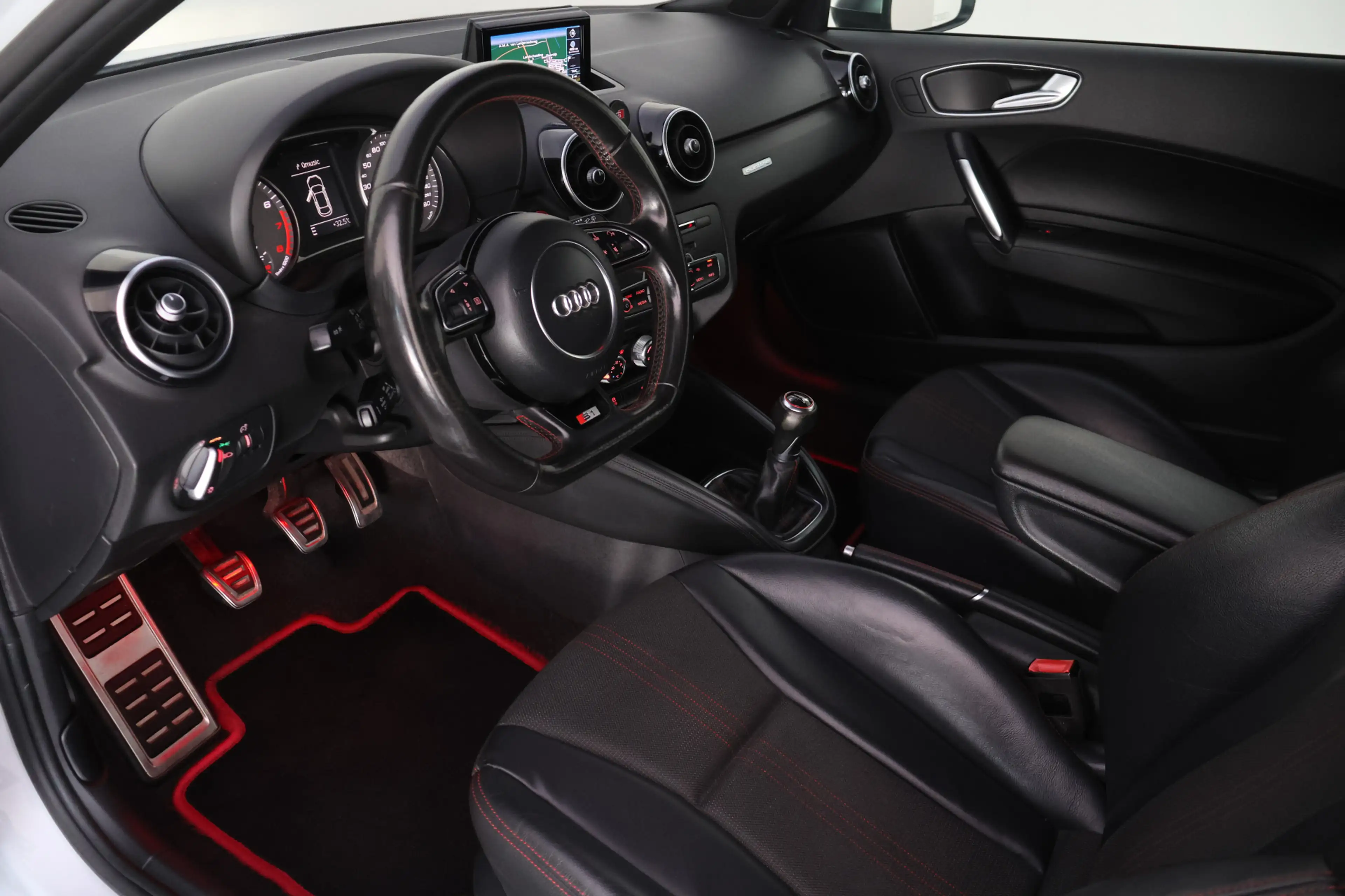Audi S1 2.0TFSI S1 Quattro Pro Line Plus XENON | NAVI | LE — photo 15