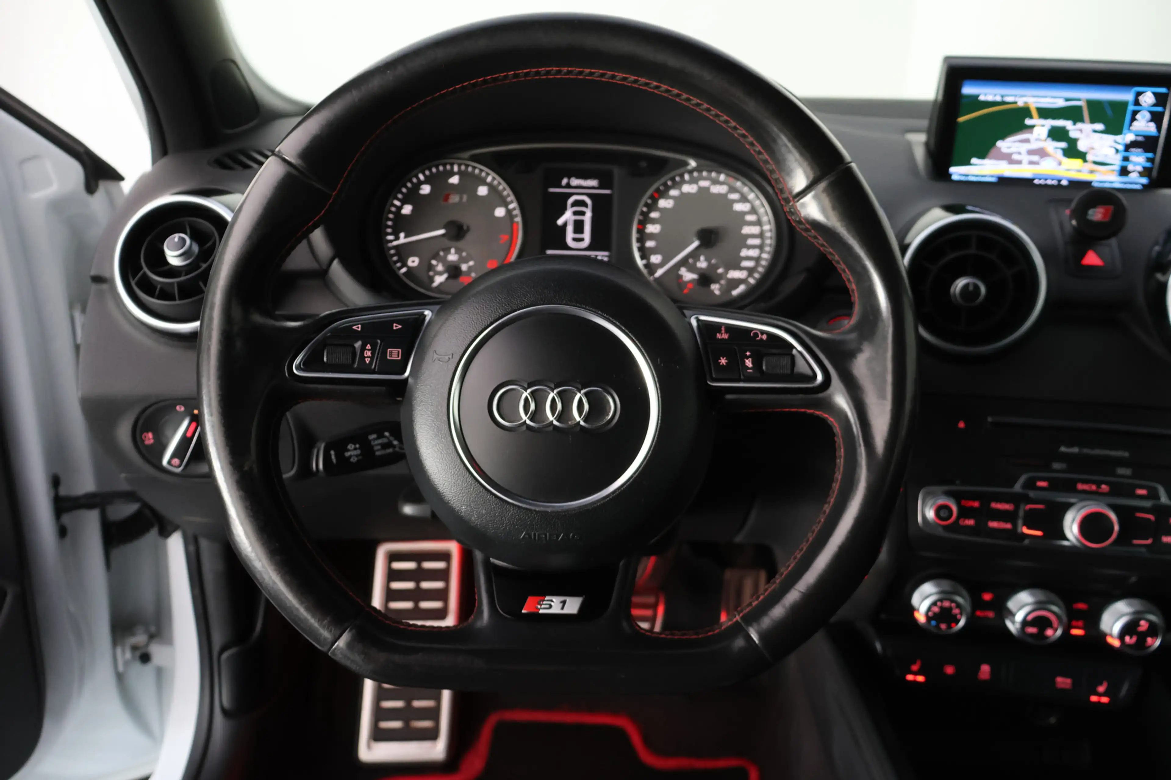 Audi S1 2.0TFSI S1 Quattro Pro Line Plus XENON | NAVI | LE — photo 17
