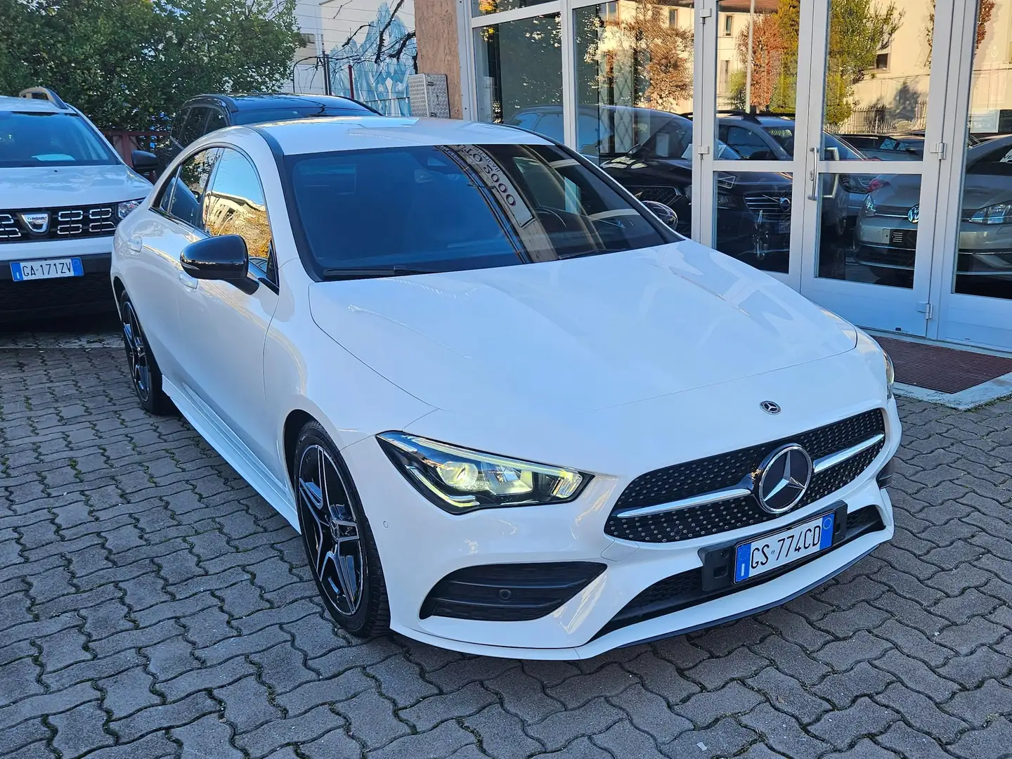 Mercedes-Benz CLA 200 CLA Coupe Premium AMG auto 163CV NAVY-CAM-SED.RISC Bianco - 1