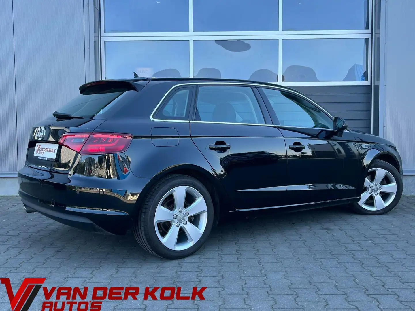 Audi A3 Sportback 1.4 TFSI Ambiente LED Navi Cruise Climat Czarny - 2