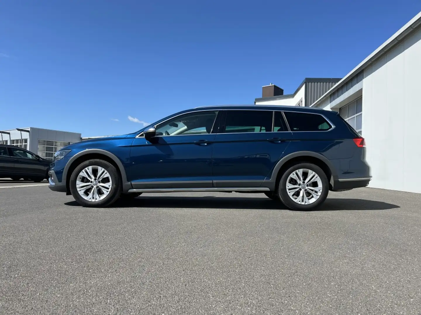 Volkswagen Passat Alltrack 2.0 TDI DSG 4Motion 196€ m. 20% Anzahlung AHK DA Blau - 2