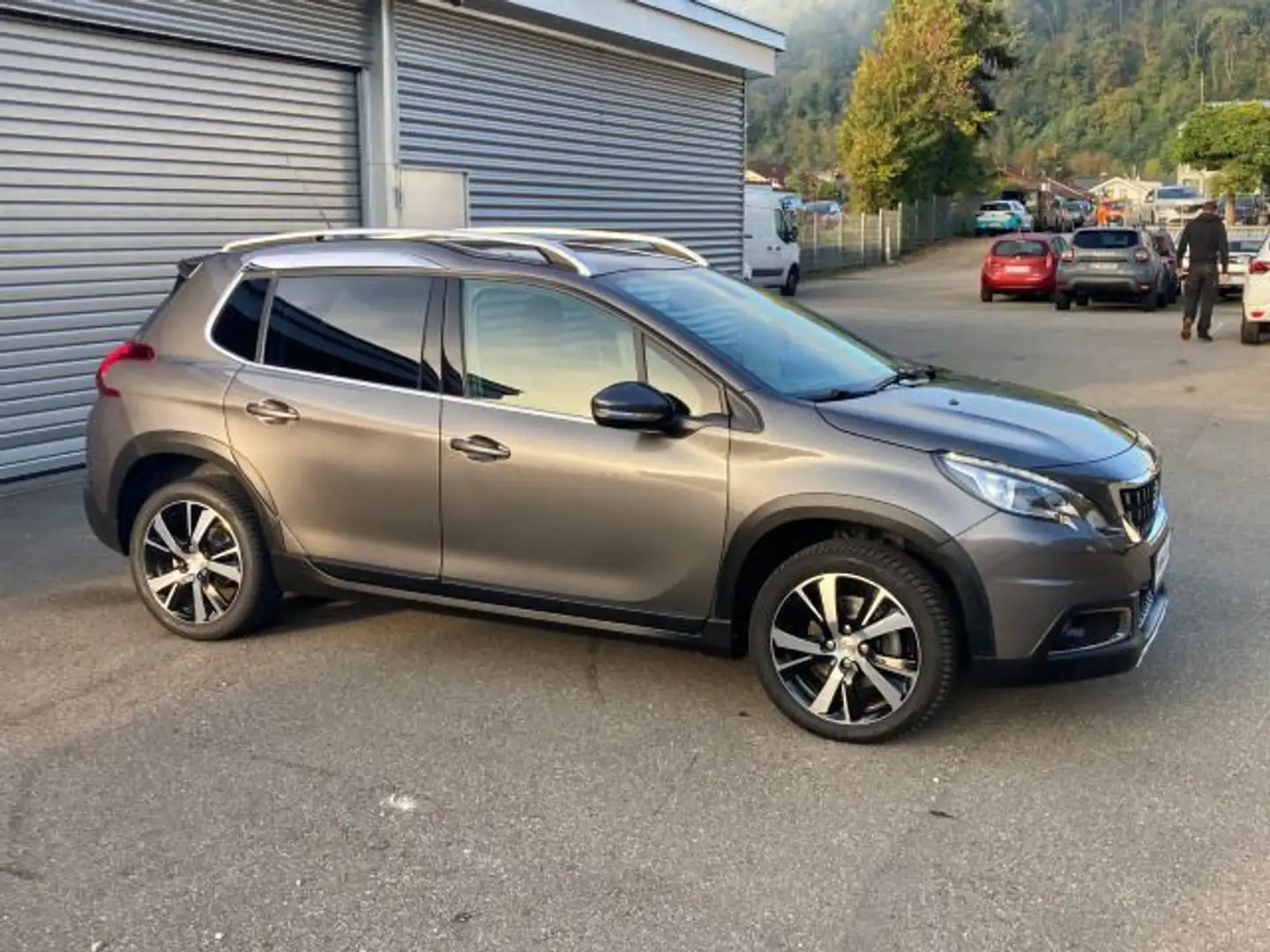 Peugeot 2008 1.2 PureTech 130 Allure Stop&Start Grau - 2