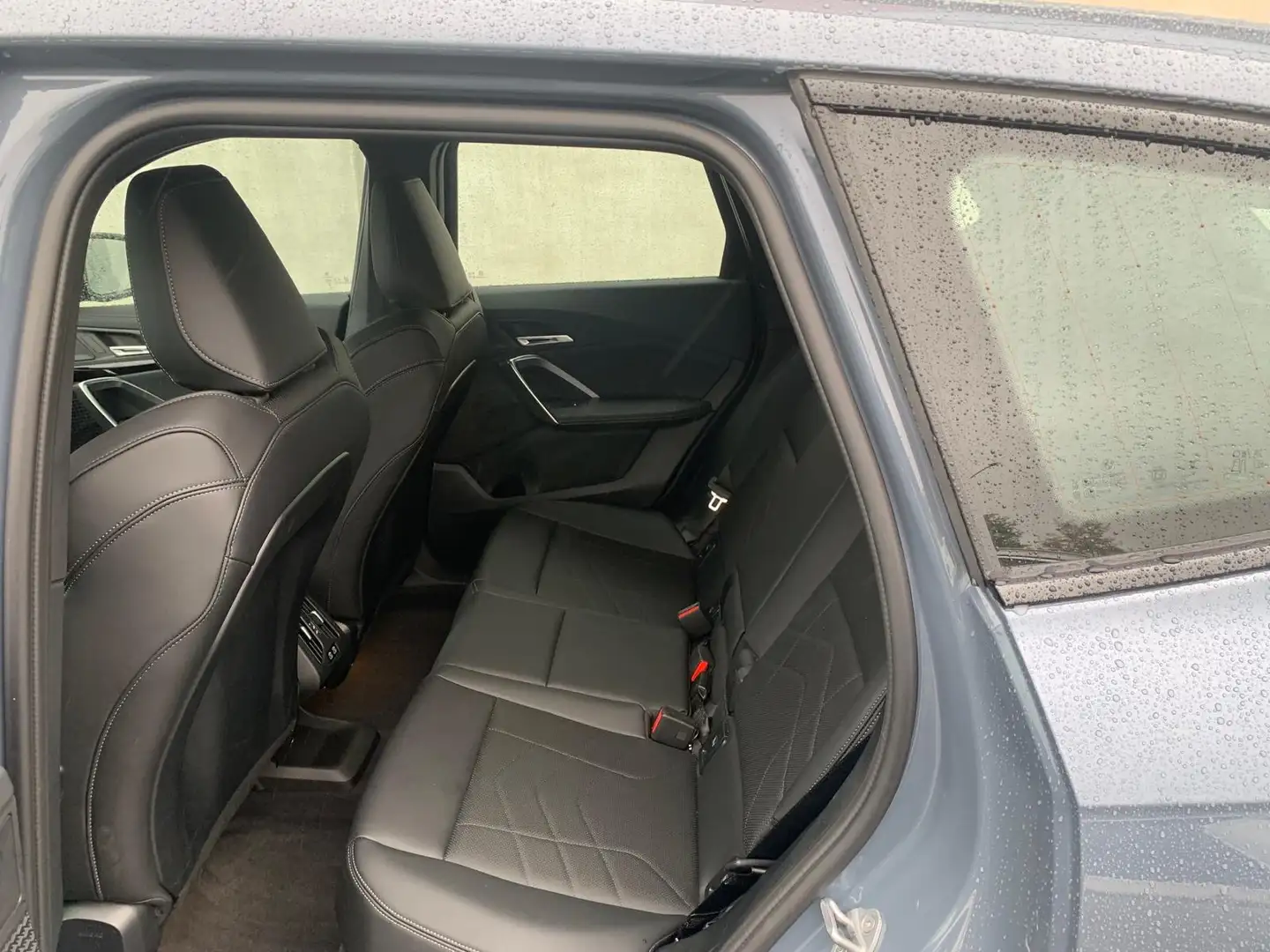 BMW iX1 eDrive20 67 kWh M Sport pakket | Achteruitrijcamer Grijs - 2