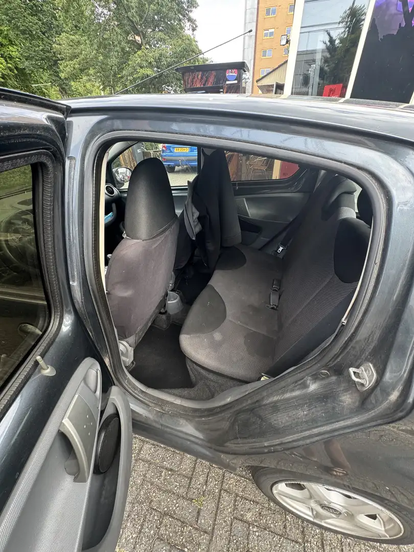 Toyota Aygo 1.0-12V + Grijs - 1