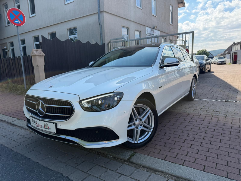 Mercedes-Benz E 300 de 4Matic|Panorama|Allrad|Avantgarde