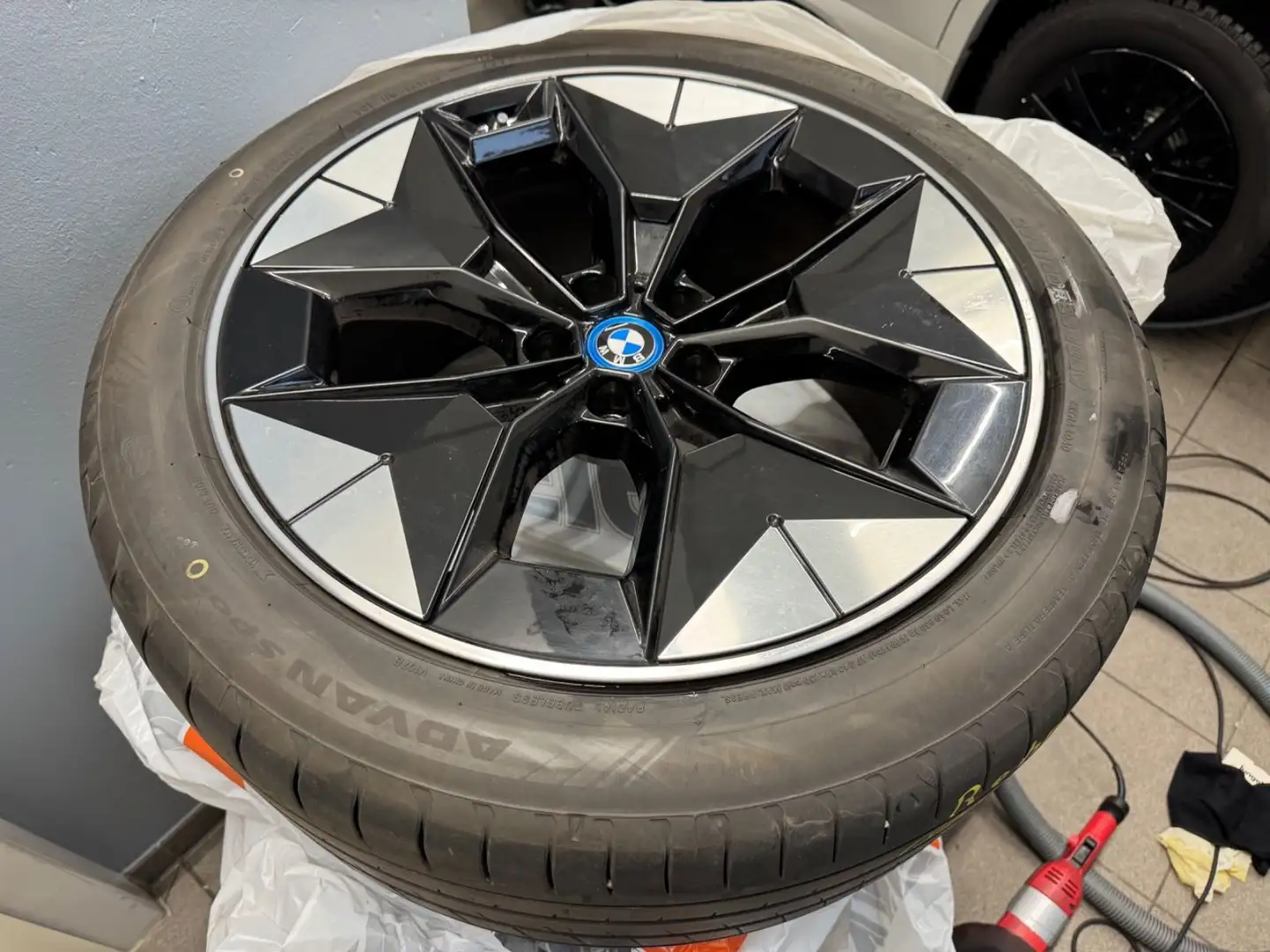 BMW iX3 Impressive Pano HUD 360 AHK DAProf h&k 20" Negro - 2