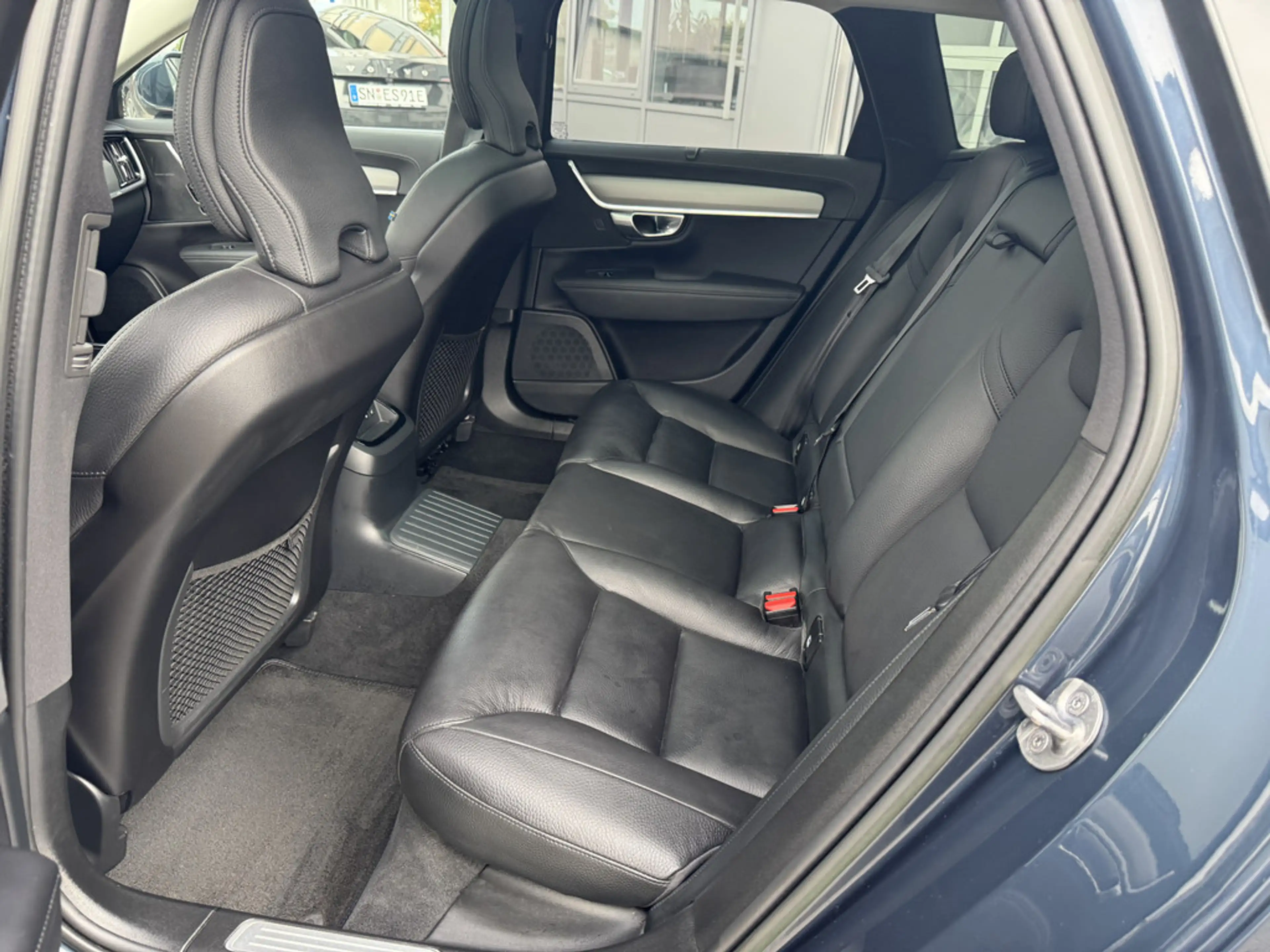 Volvo V90 Kombi 2.0 Plus Bright Recharge Plug-In Hybrid AWD — photo 4