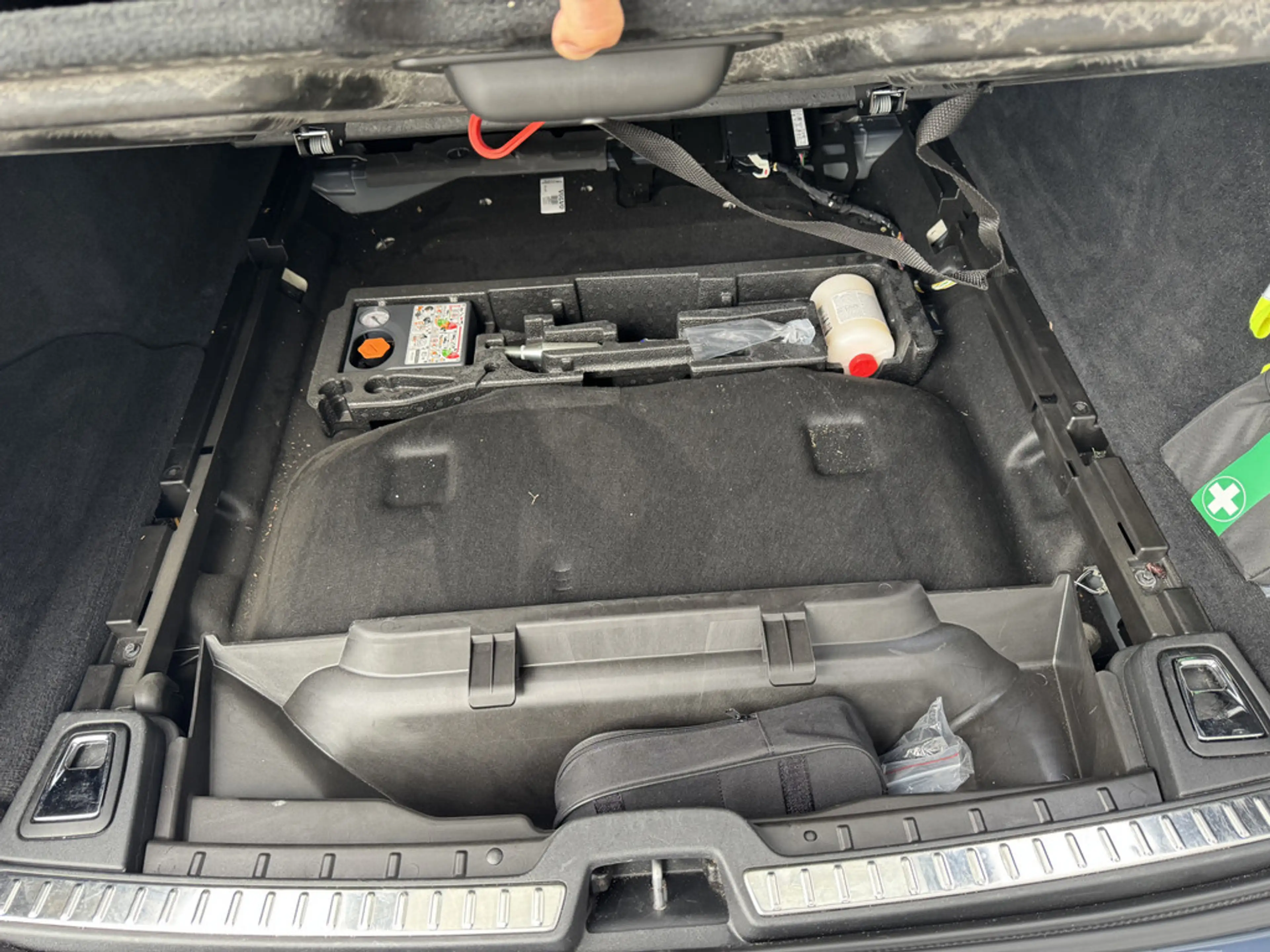 Volvo V90 Kombi 2.0 Plus Bright Recharge Plug-In Hybrid AWD — photo 9