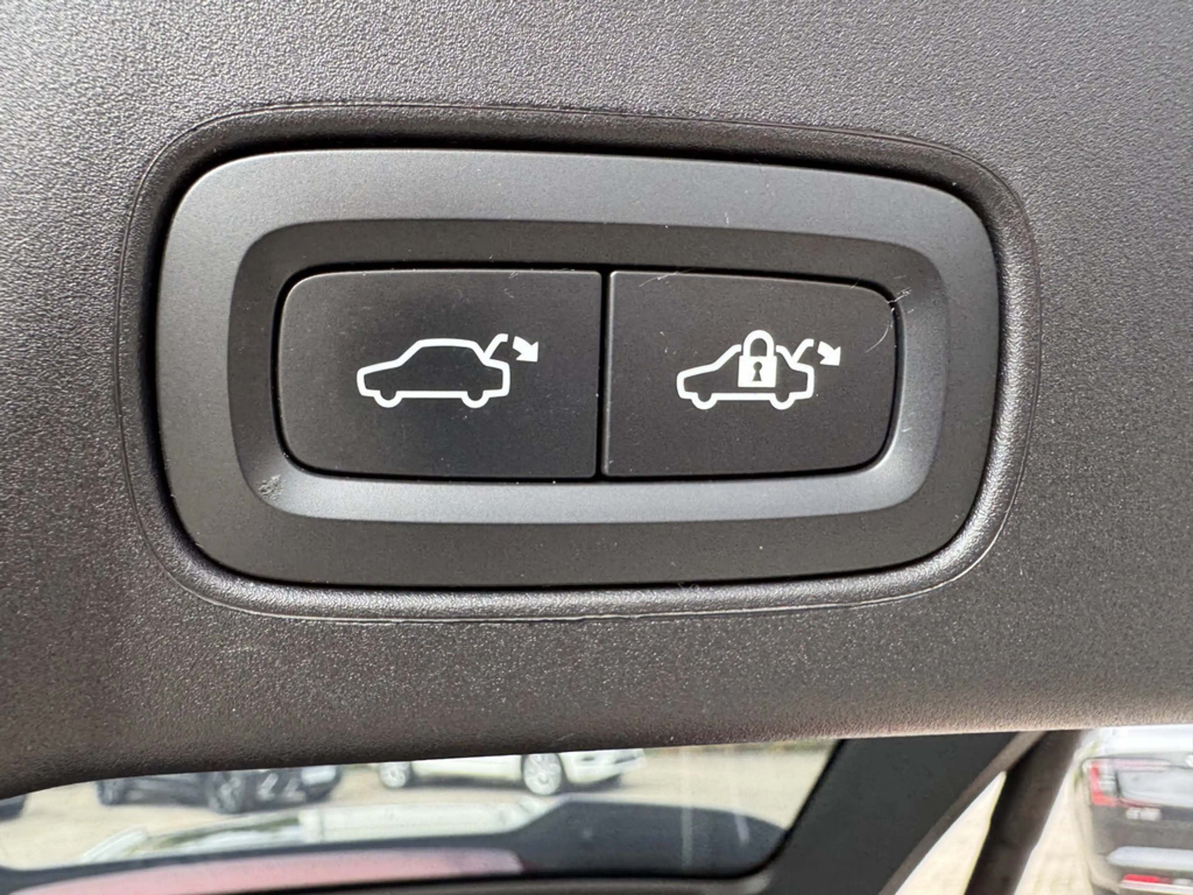 Volvo V90 Kombi 2.0 Plus Bright Recharge Plug-In Hybrid AWD — photo 7