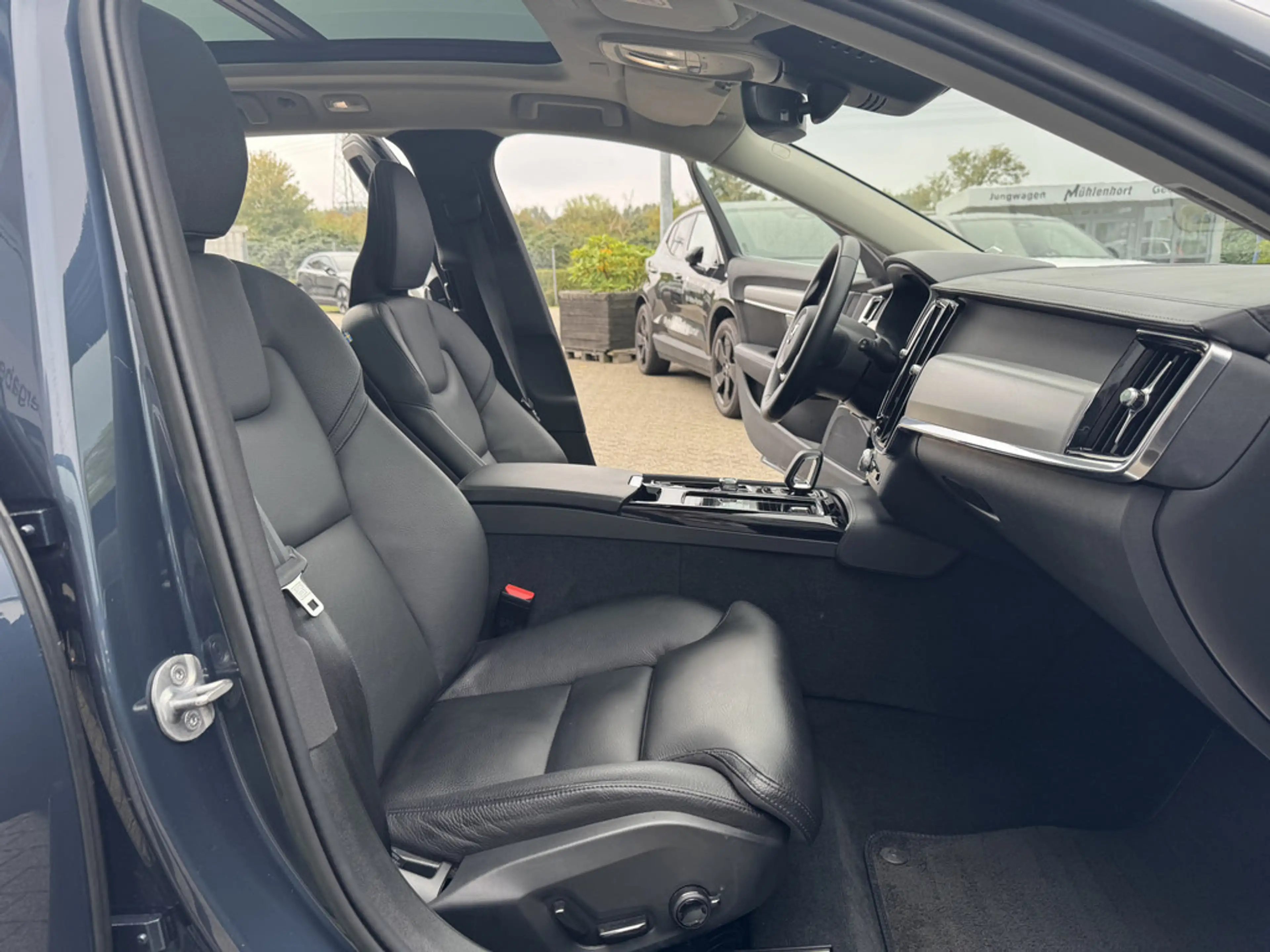Volvo V90 Kombi 2.0 Plus Bright Recharge Plug-In Hybrid AWD — photo 11