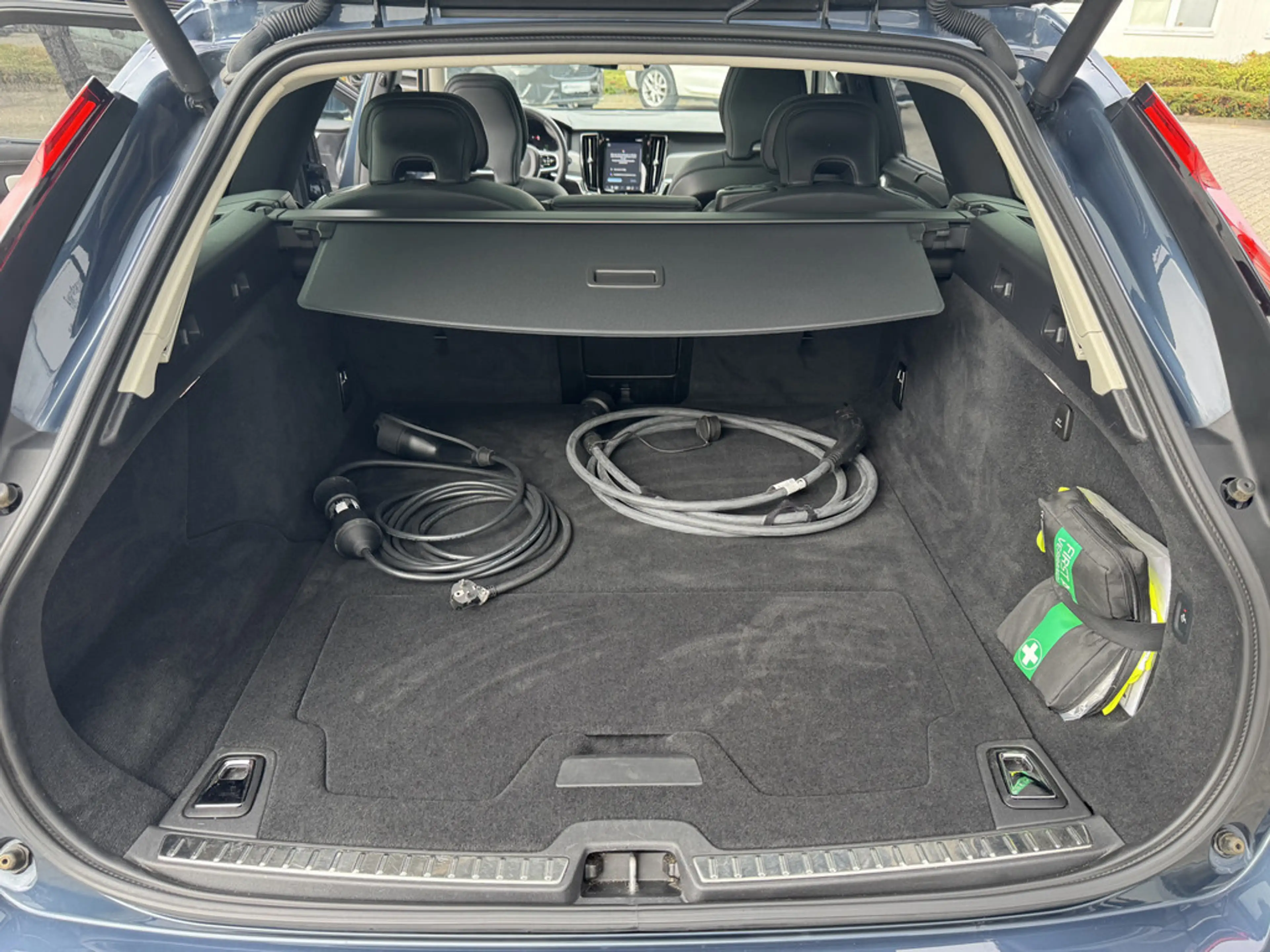Volvo V90 Kombi 2.0 Plus Bright Recharge Plug-In Hybrid AWD — photo 5