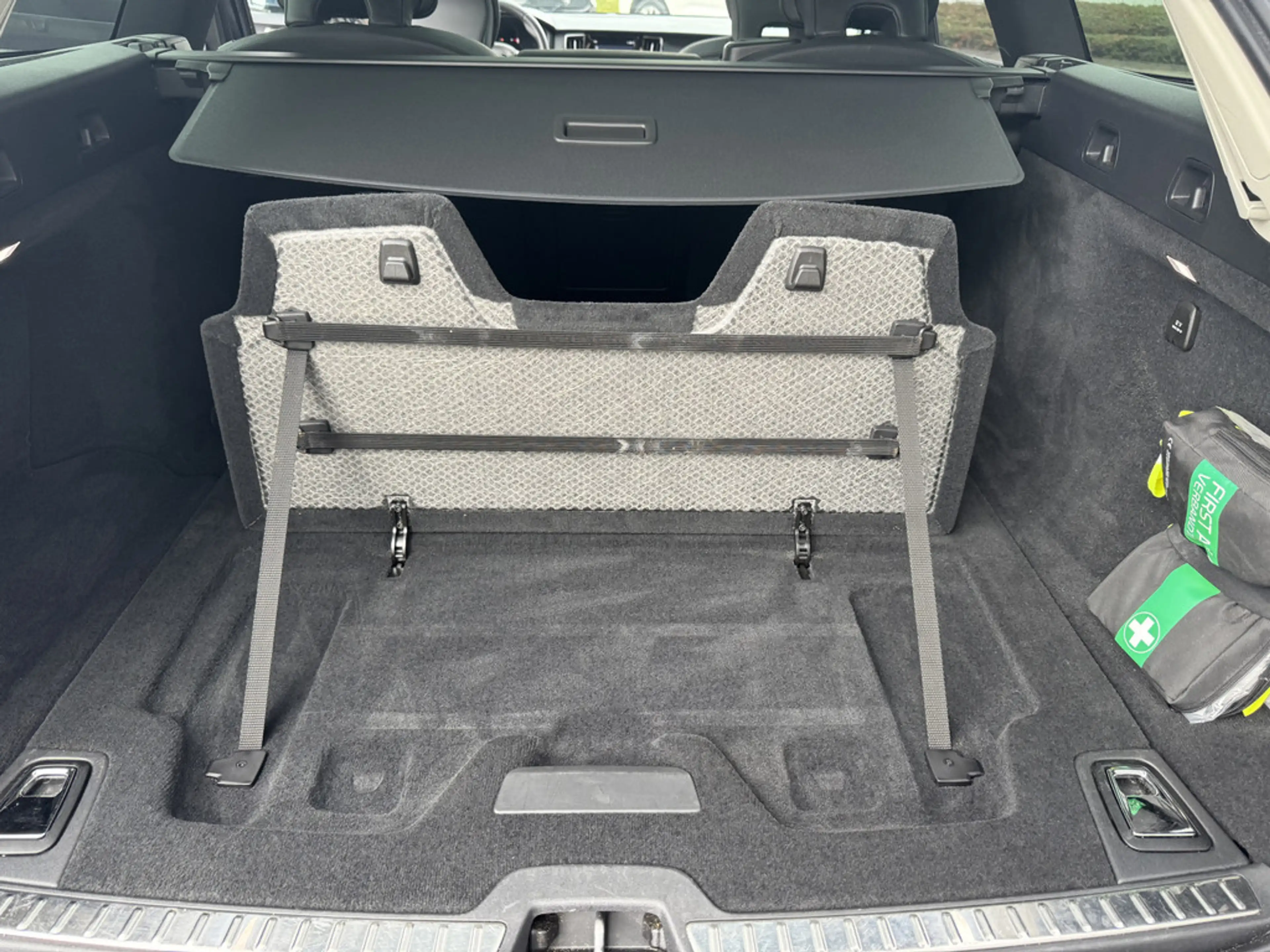 Volvo V90 Kombi 2.0 Plus Bright Recharge Plug-In Hybrid AWD — photo 8