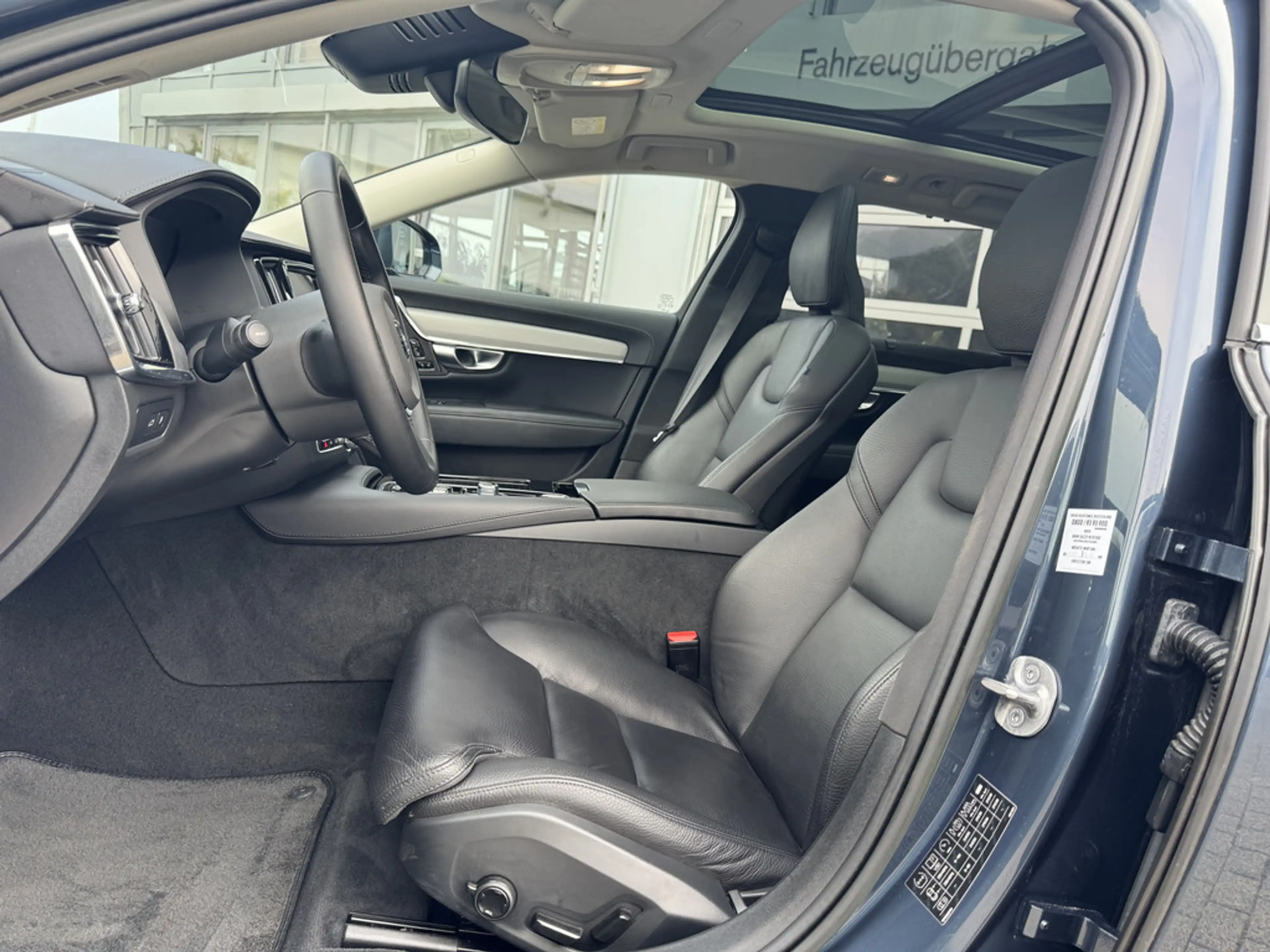 Volvo V90 Kombi 2.0 Plus Bright Recharge Plug-In Hybrid AWD — photo 3