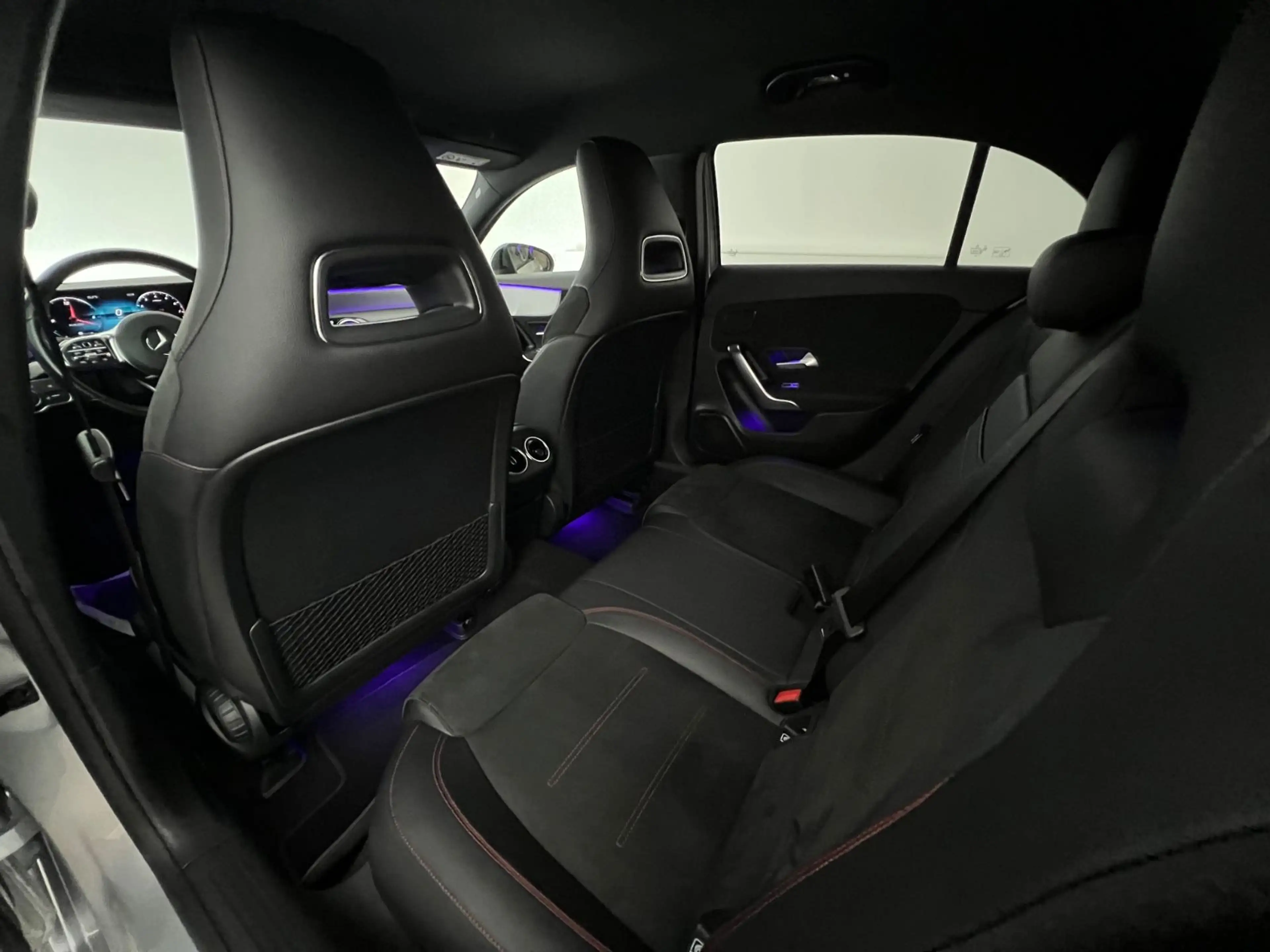 Mercedes-Benz A 220 4 MATIC / KEYLESS / AMG / AMBIENTE / 1.HD — photo 8