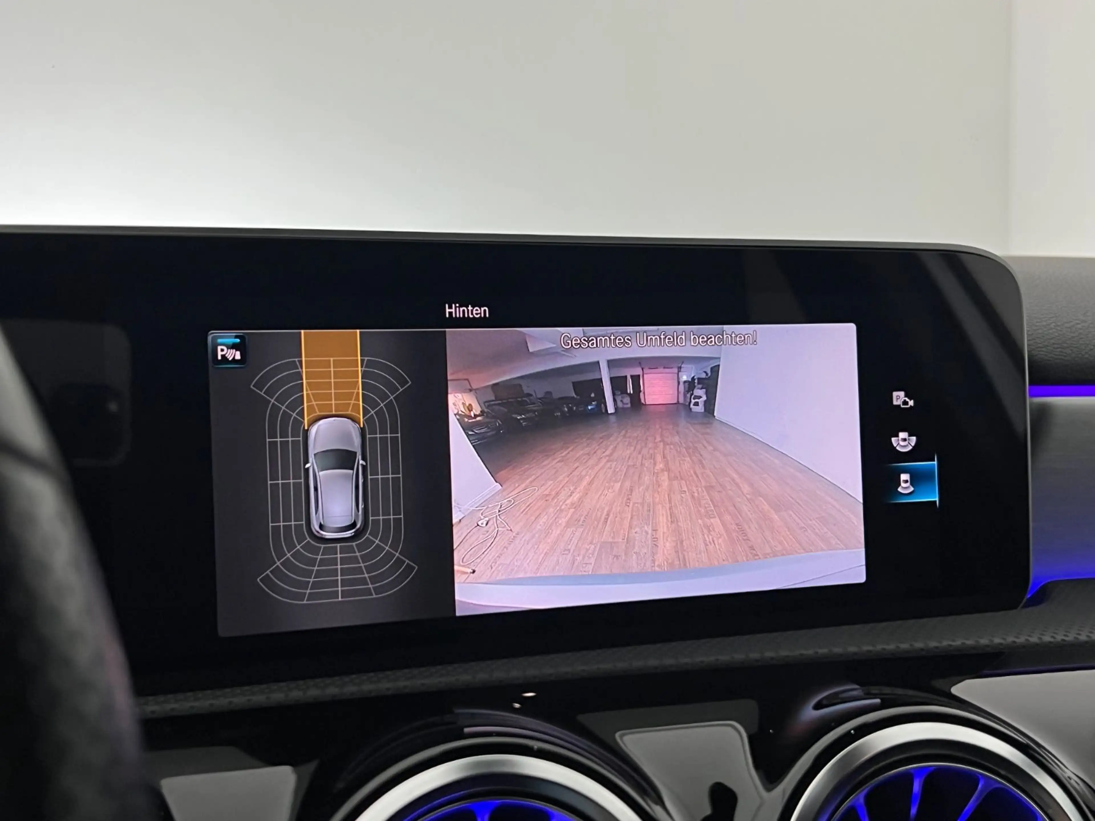Mercedes-Benz A 220 4 MATIC / KEYLESS / AMG / AMBIENTE / 1.HD — photo 43