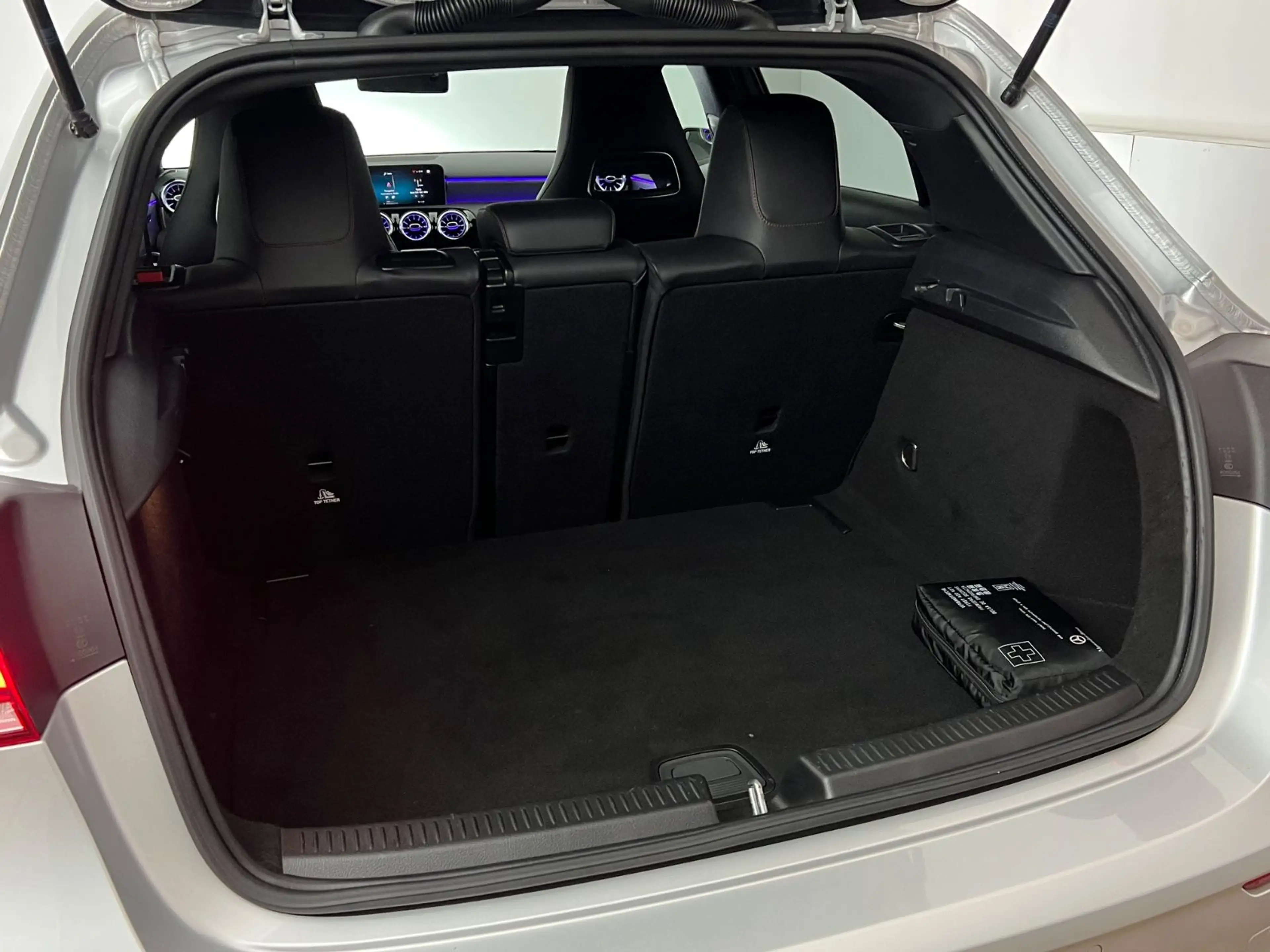 Mercedes-Benz A 220 4 MATIC / KEYLESS / AMG / AMBIENTE / 1.HD — photo 12
