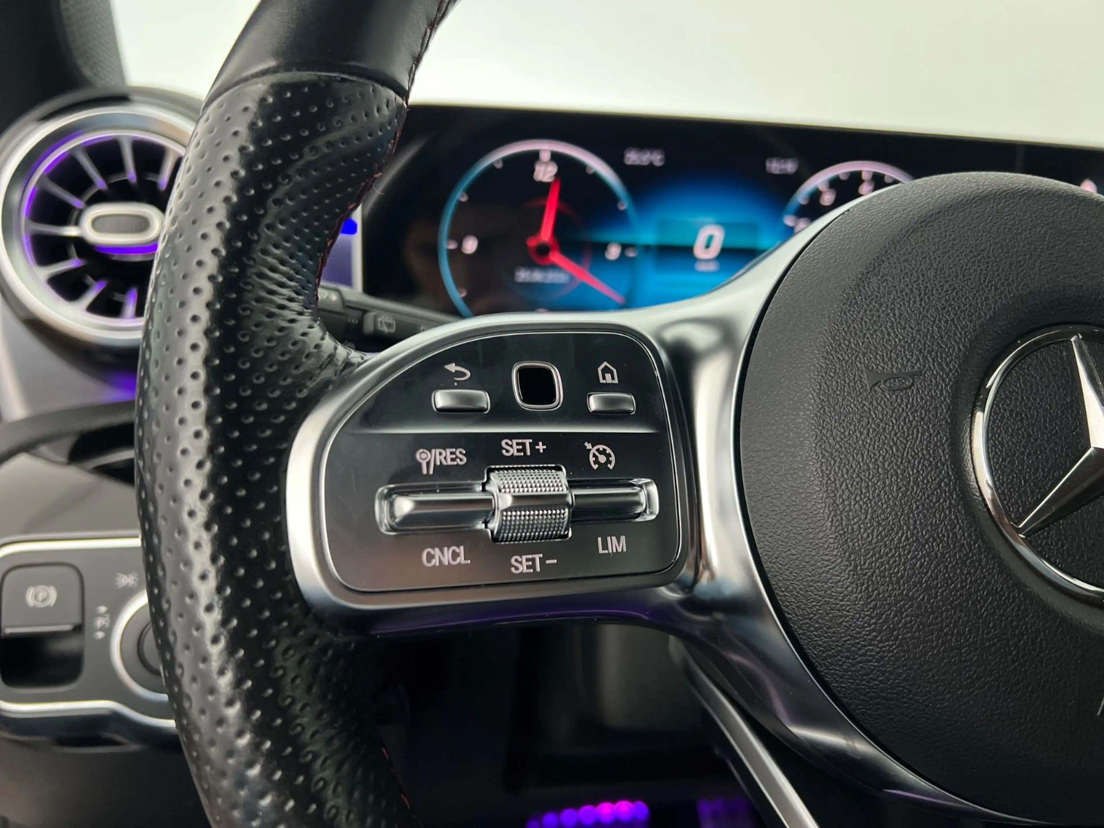 Mercedes-Benz A 220 4 MATIC / KEYLESS / AMG / AMBIENTE / 1.HD — photo 20
