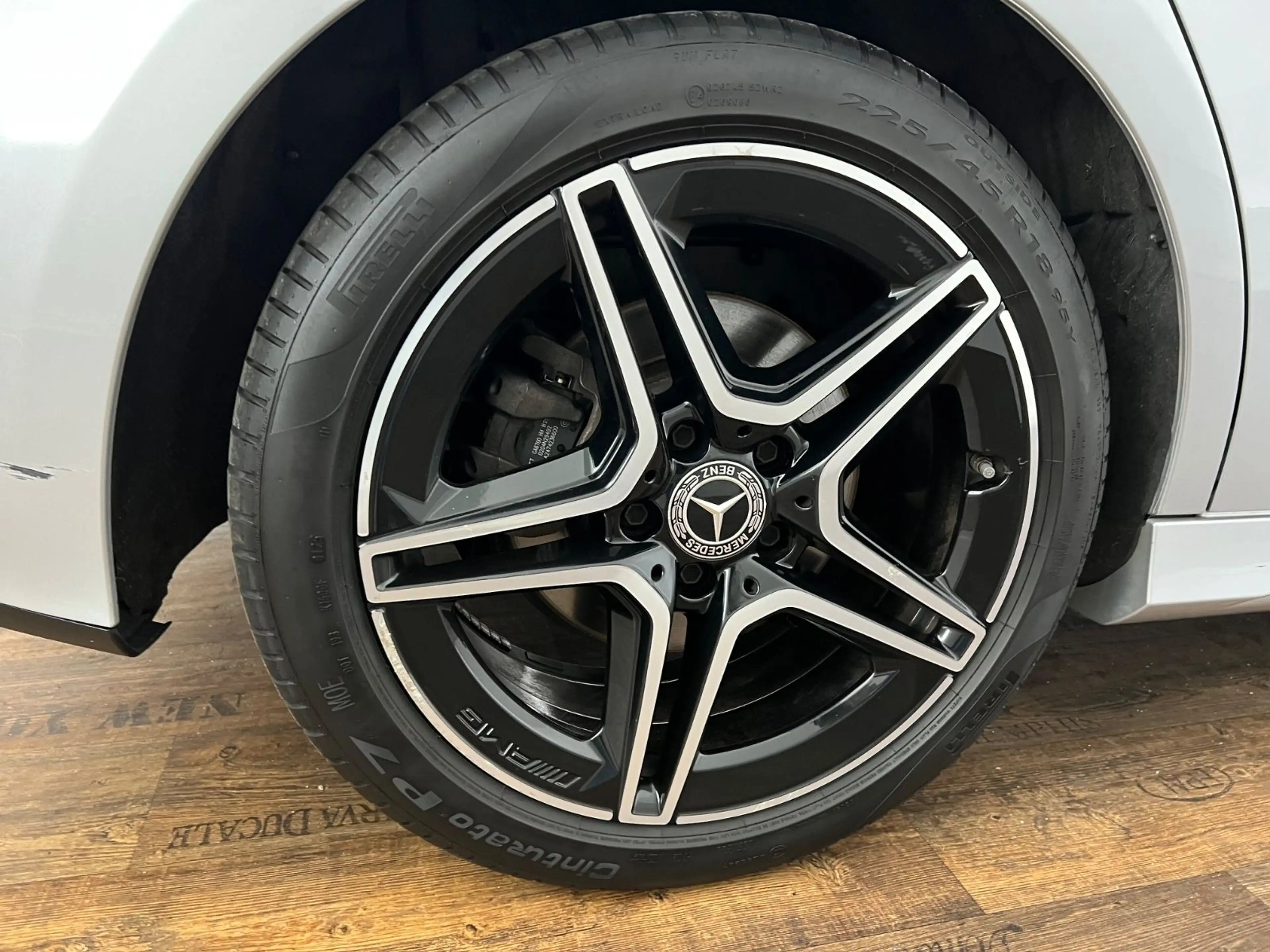 Mercedes-Benz A 220 4 MATIC / KEYLESS / AMG / AMBIENTE / 1.HD — photo 14