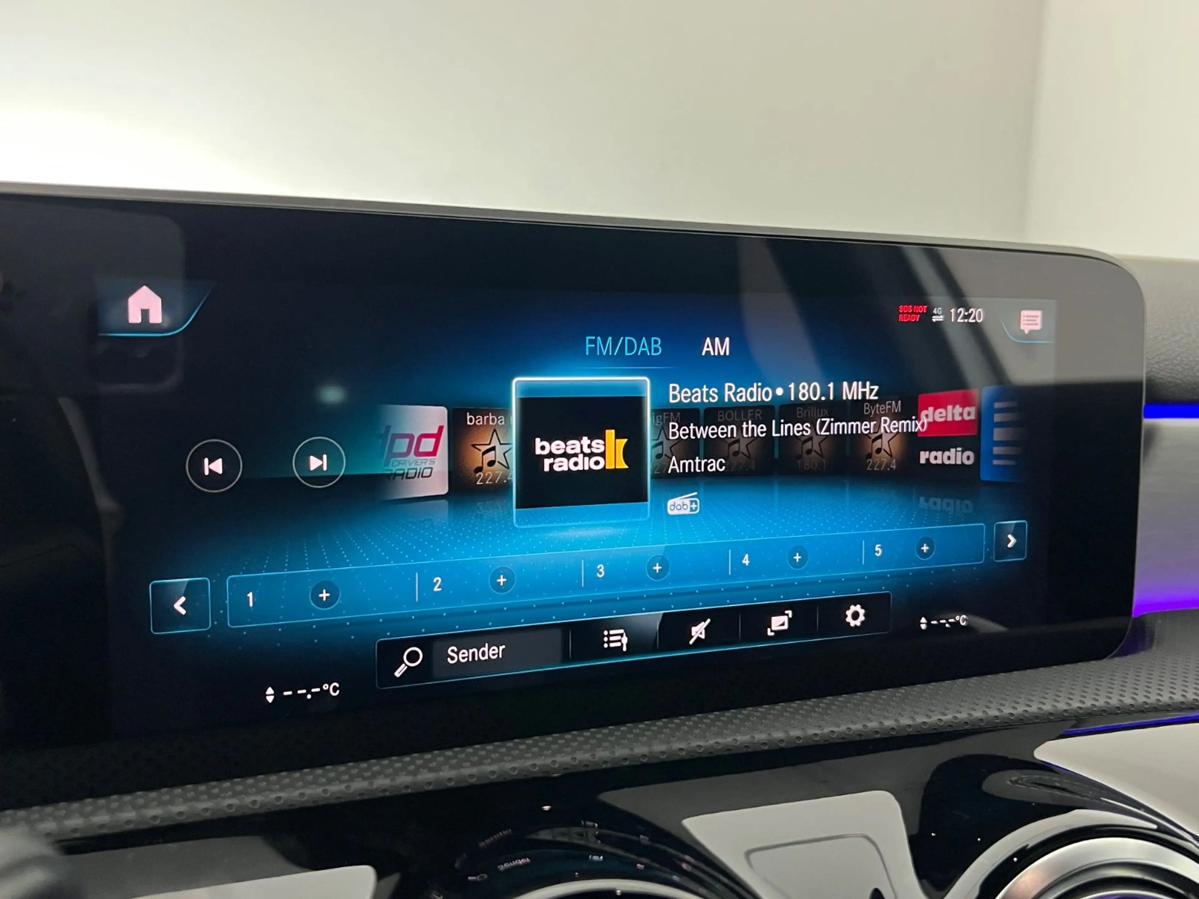 Mercedes-Benz A 220 4 MATIC / KEYLESS / AMG / AMBIENTE / 1.HD — photo 25