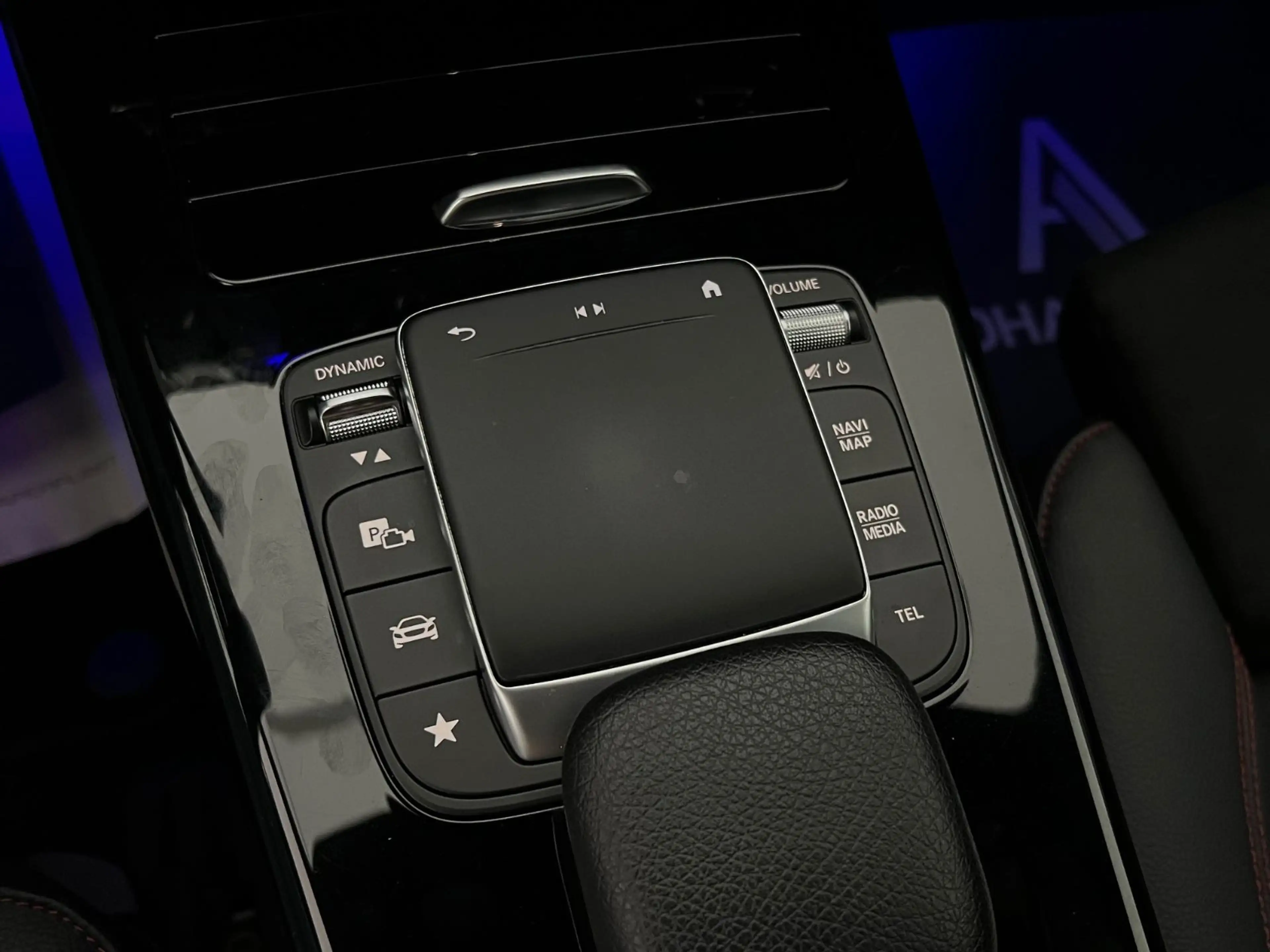Mercedes-Benz A 220 4 MATIC / KEYLESS / AMG / AMBIENTE / 1.HD — photo 37