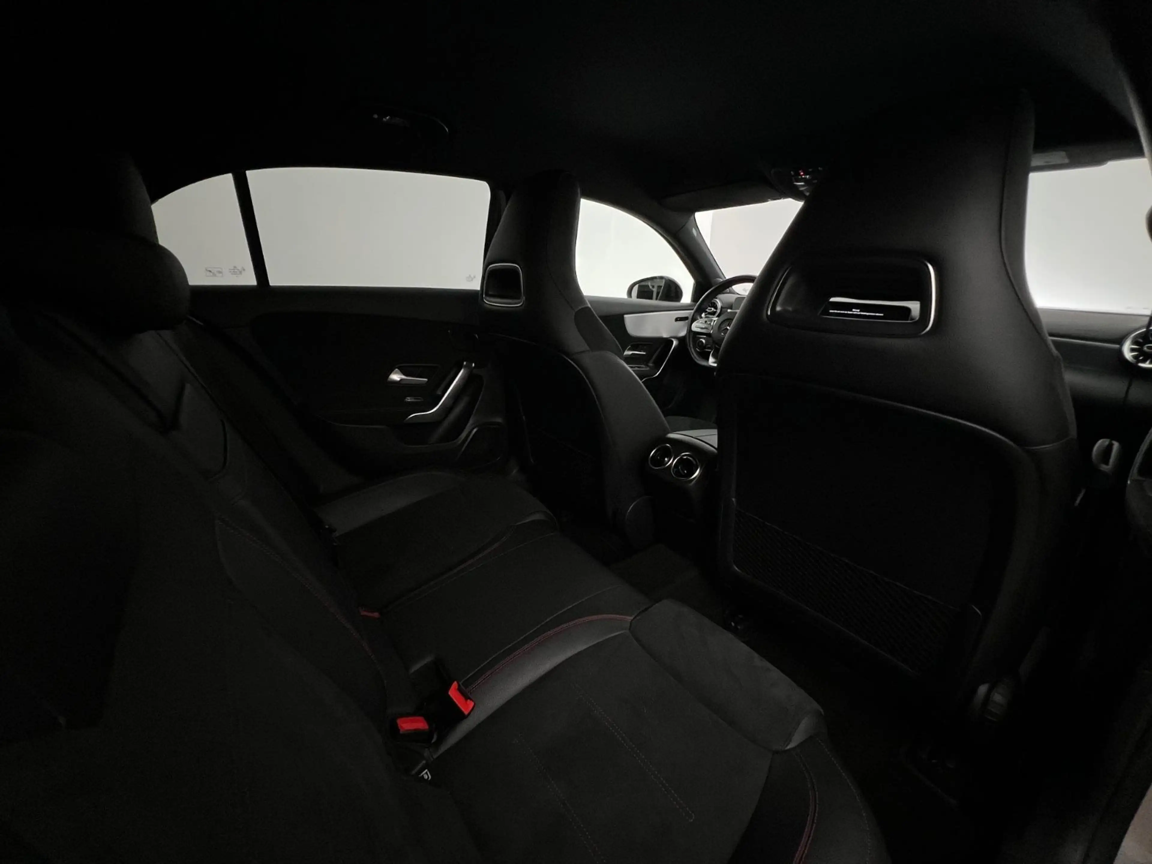 Mercedes-Benz A 220 4 MATIC / KEYLESS / AMG / AMBIENTE / 1.HD — photo 13