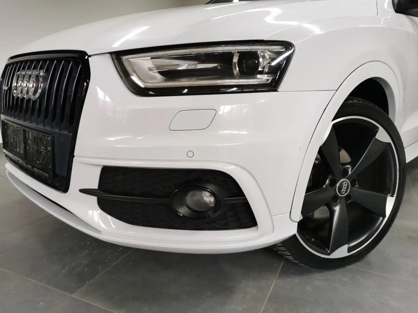 Audi Q3 Quattro, Audi exclusive S-line White Edition plus Weiß - 2