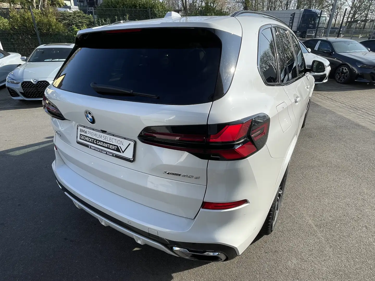 BMW X5 xDrive30d M Sport || 360 AHK Pano Komfortsitz Weiß - 2