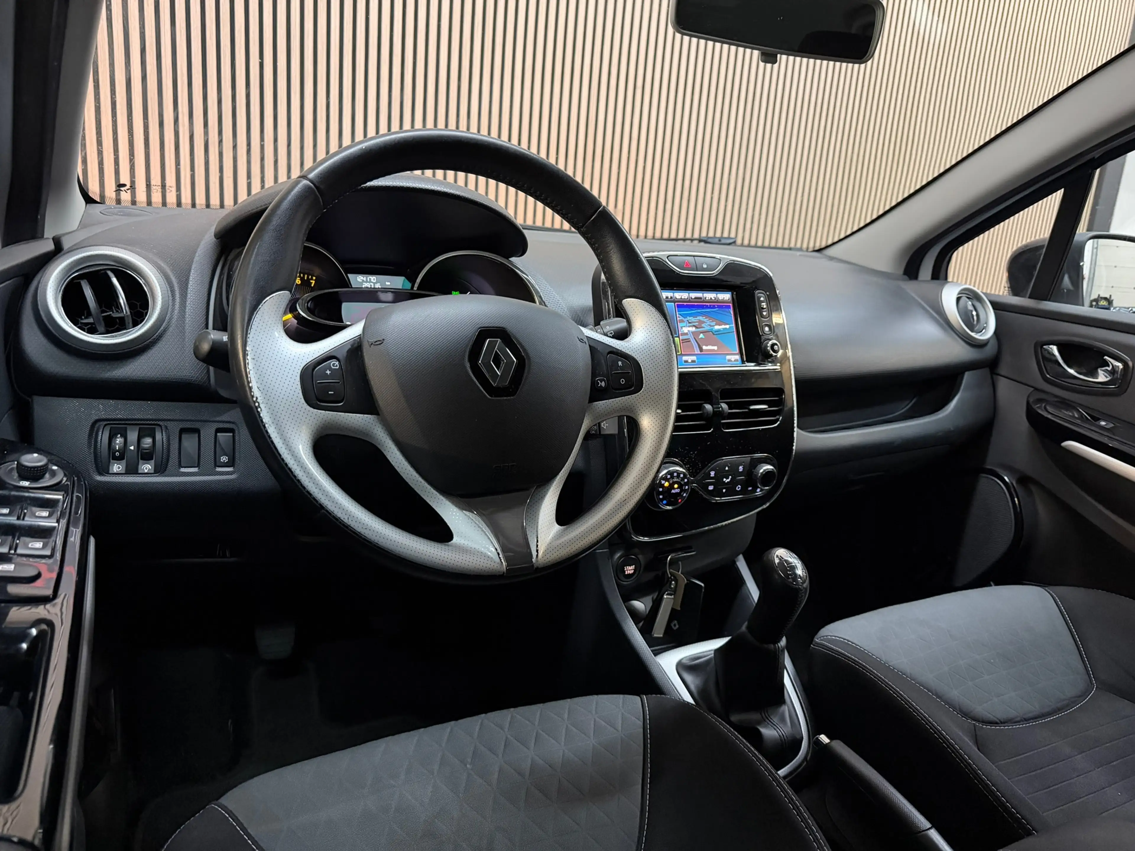 Renault Clio Estate 0.9 TCe Dynamique 2015 NAP CRUISE NAVI PDC — photo 20