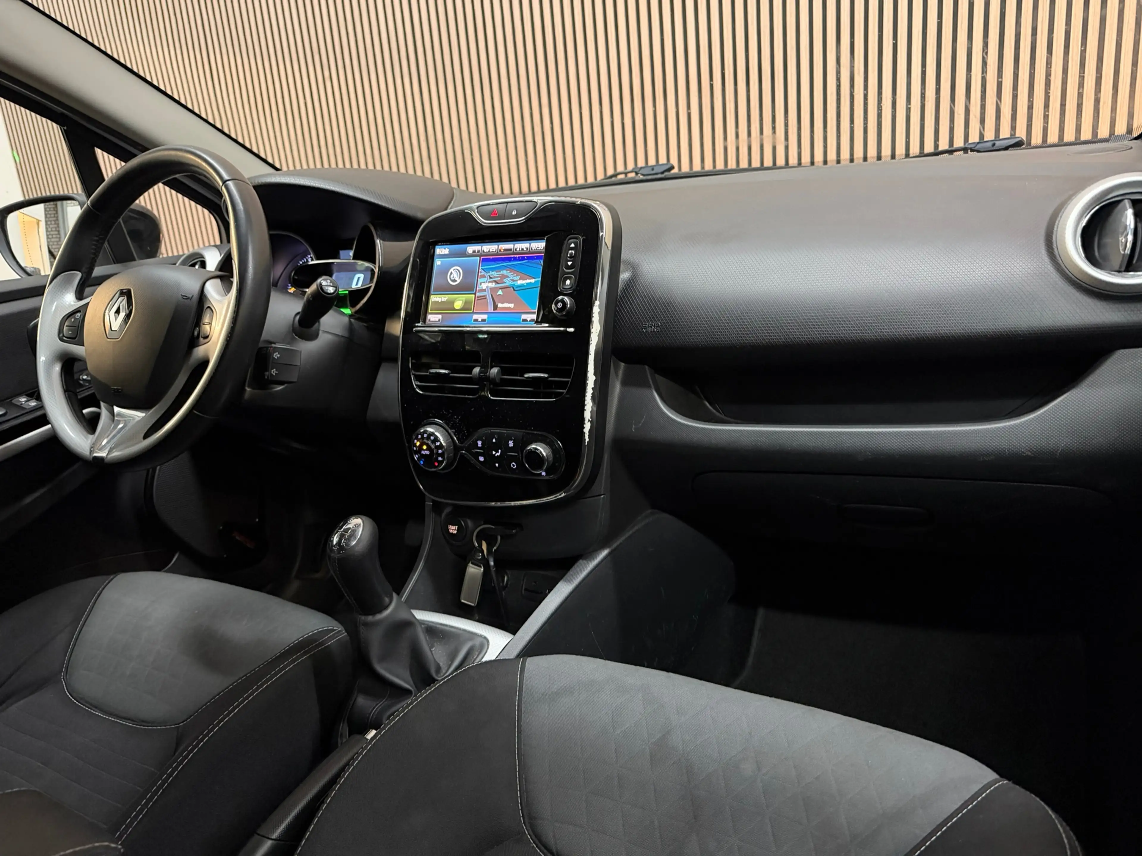Renault Clio Estate 0.9 TCe Dynamique 2015 NAP CRUISE NAVI PDC — photo 21