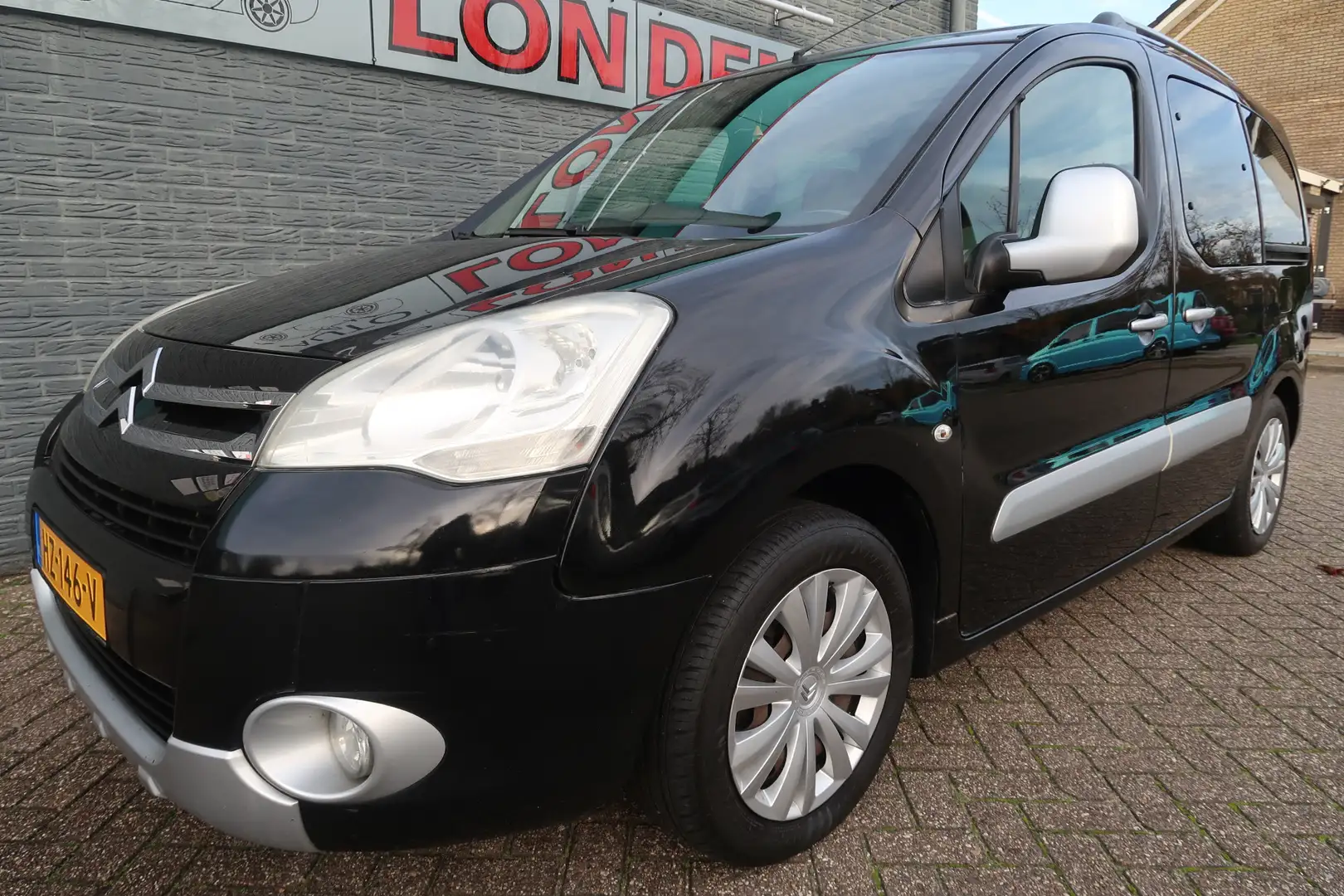 Citroen Berlingo 1.6 VTi Multispace Zwart - 1