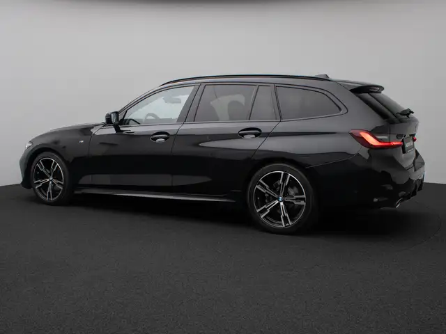 BMW 3 Series view 10