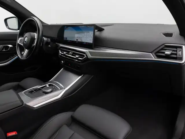 BMW 3 Series view 23