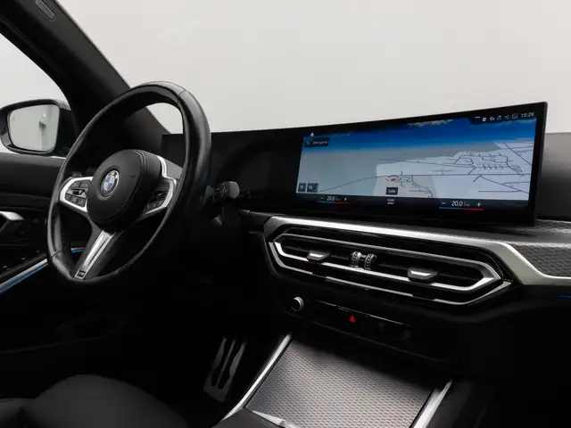 BMW 3 Series view 27