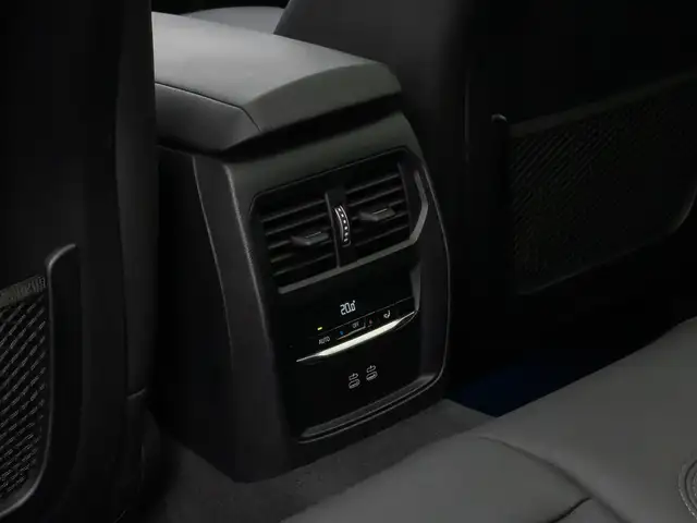 BMW 3 Series view 30