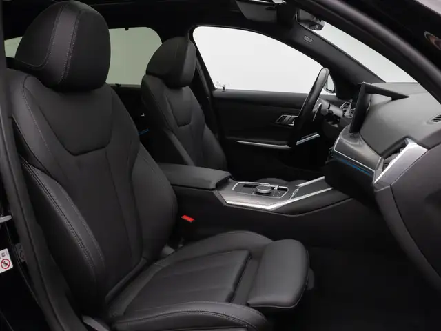 BMW 3 Series view 26