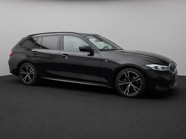 BMW 3 Series view 4