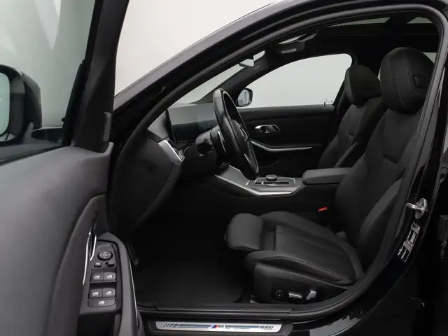 BMW 3 Series view 19