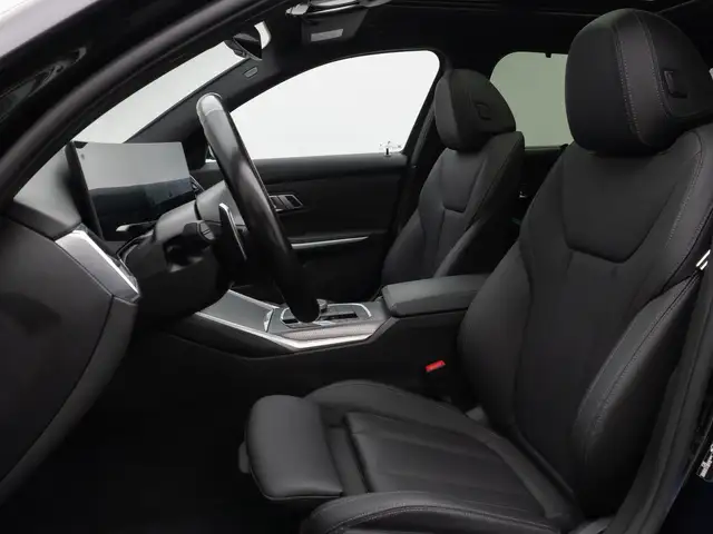 BMW 3 Series view 25