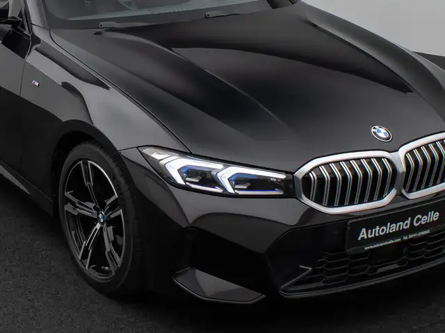 BMW 3 Series view 18